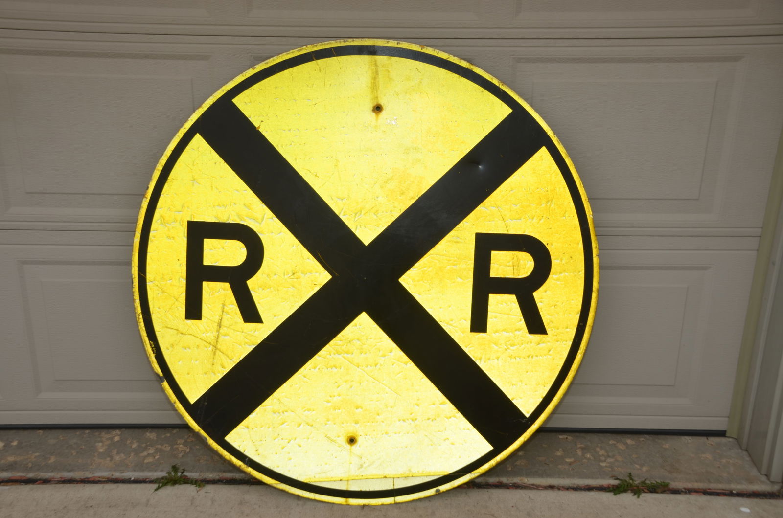 Round Railroad Crossing Sign-Older Heavy Metal/Dull Yellow Style (1 of 2)