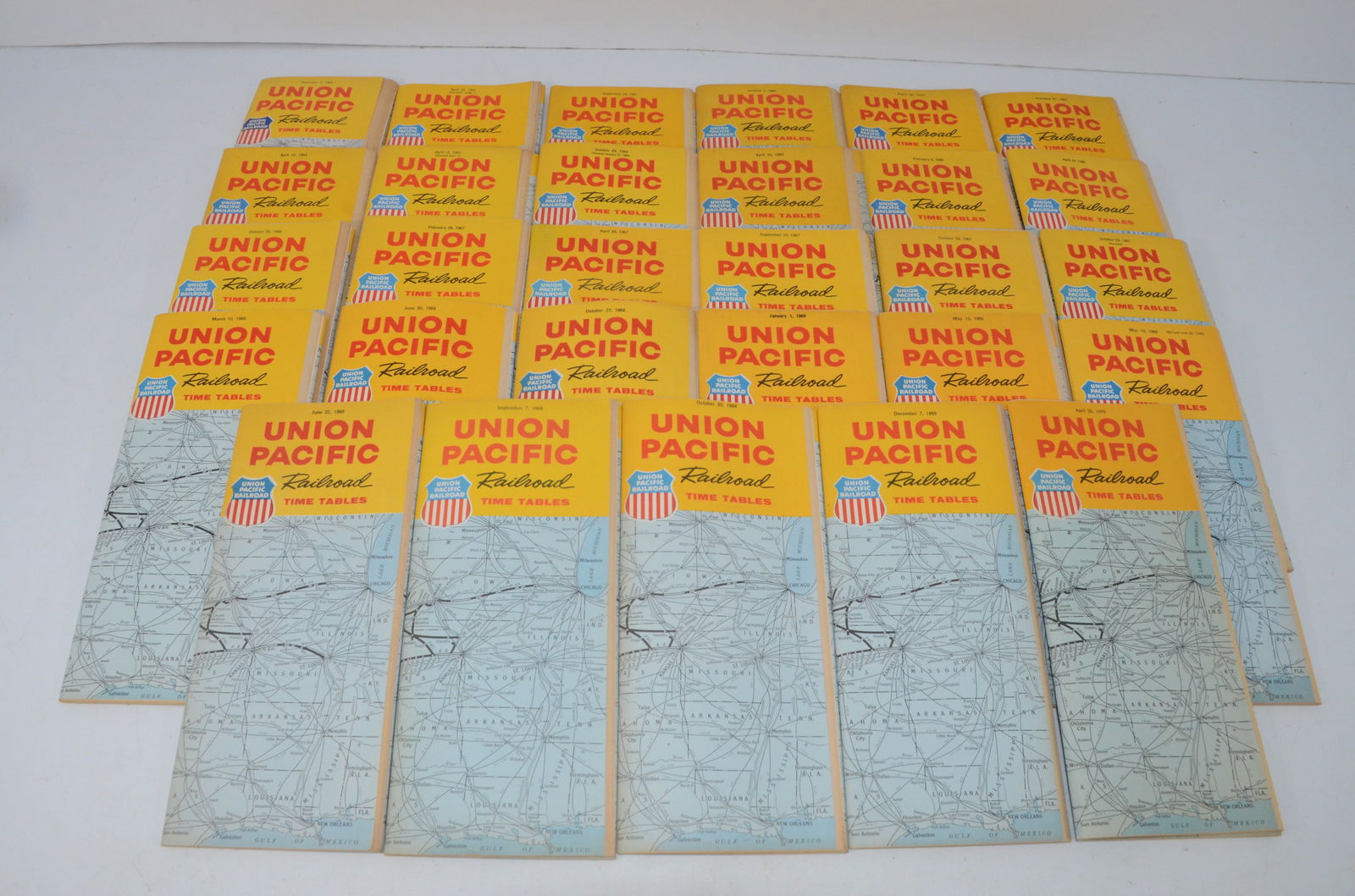 29 New Unused Union Pacific RR Public Timetables 1960-1970 (1 of 5)