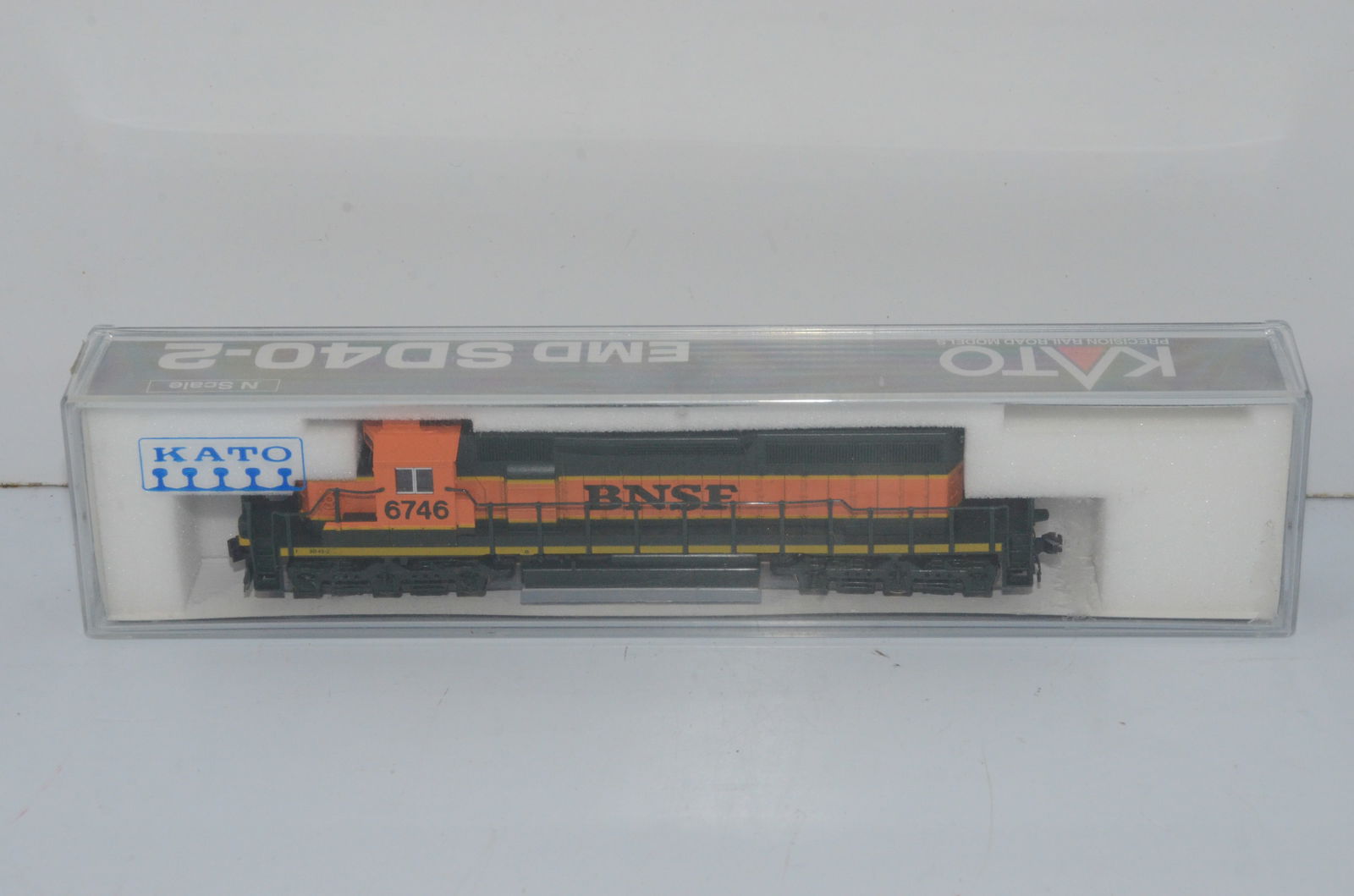 Burliington Northern Santa Fe RR SD40-2 Diesel Loco #6746-Kato-N Scale (1 of 6)