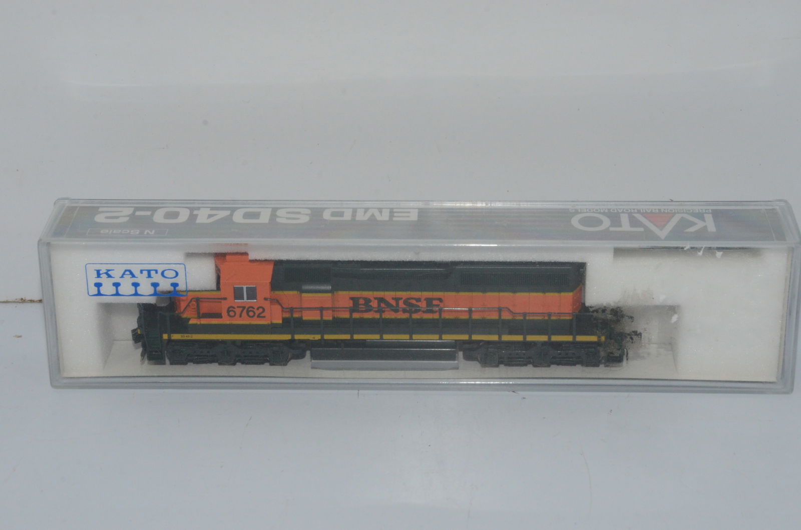 Burliington Northern Santa Fe RR SD40-2 Diesel Loco #6762-Kato-N Scale (1 of 6)
