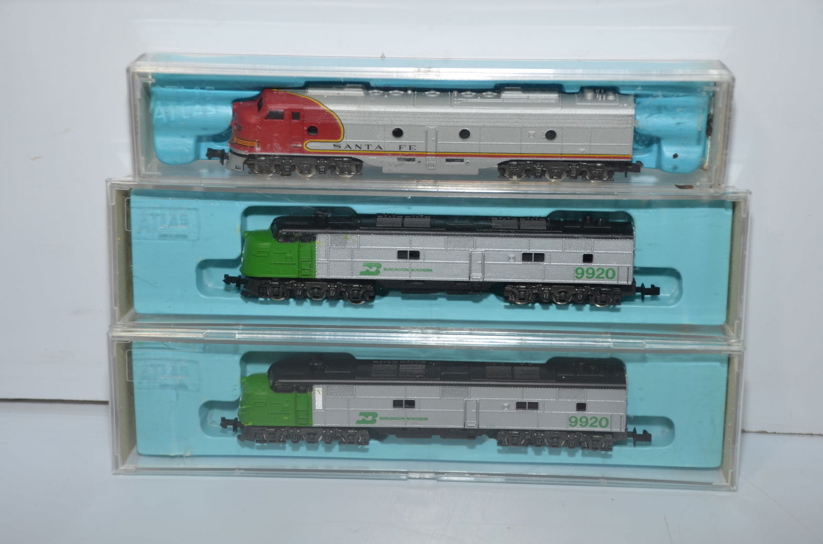 Burlington Northern EMD E8/Santa Fe E7 Atlas Diesel Locomotive Trio-N Scale (1 of 4)