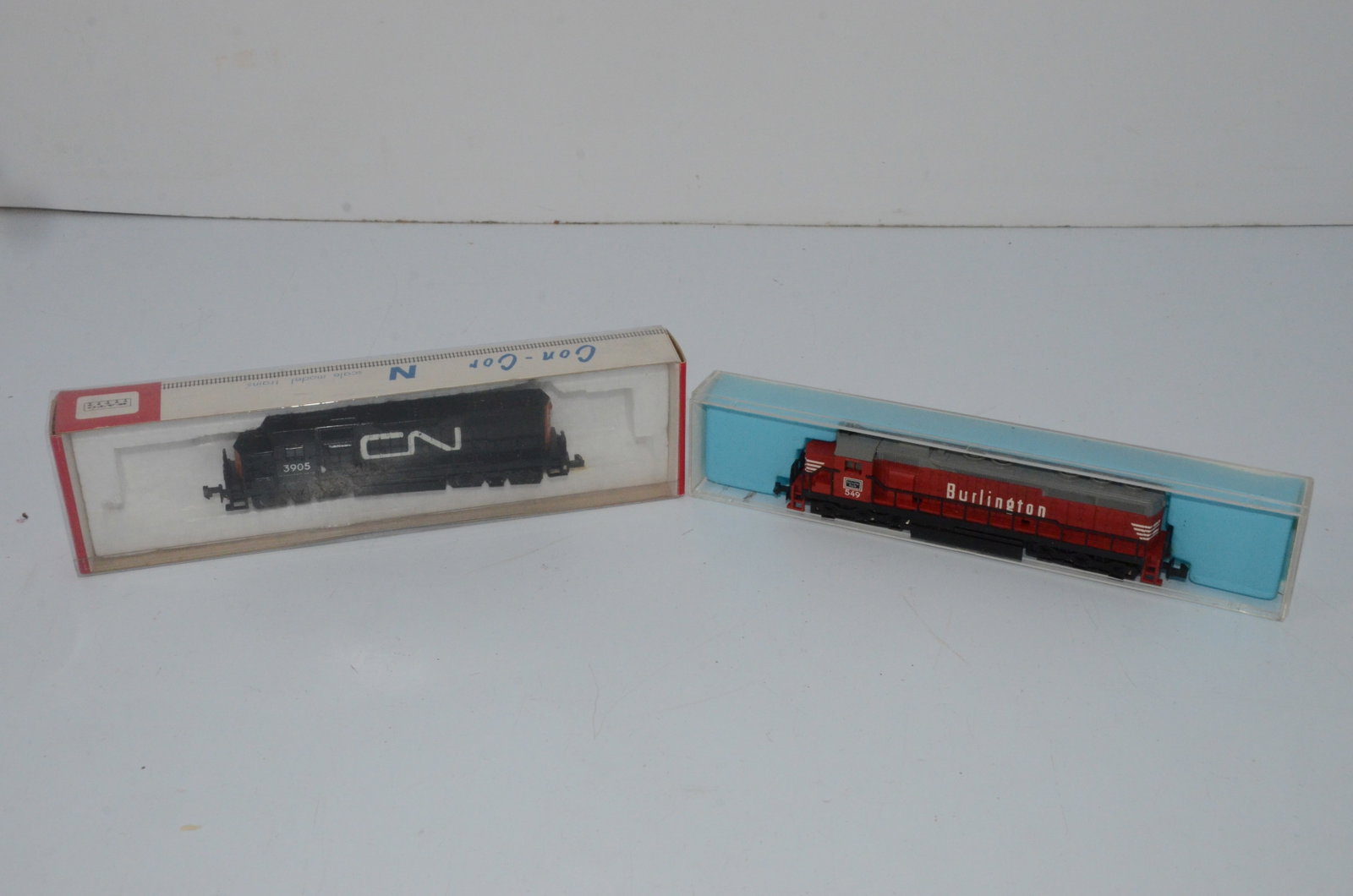 Burlington RR SD45 and Canadian National RR GP9 Diesel Locos-Atlas-N Scale: This is a pair of N scale locomotives. Both have been tested and run. Both are used, and both are by Atlas. The first is a Chicago Burlington and Quincy Railroad SD45 #549, which is in its original bo