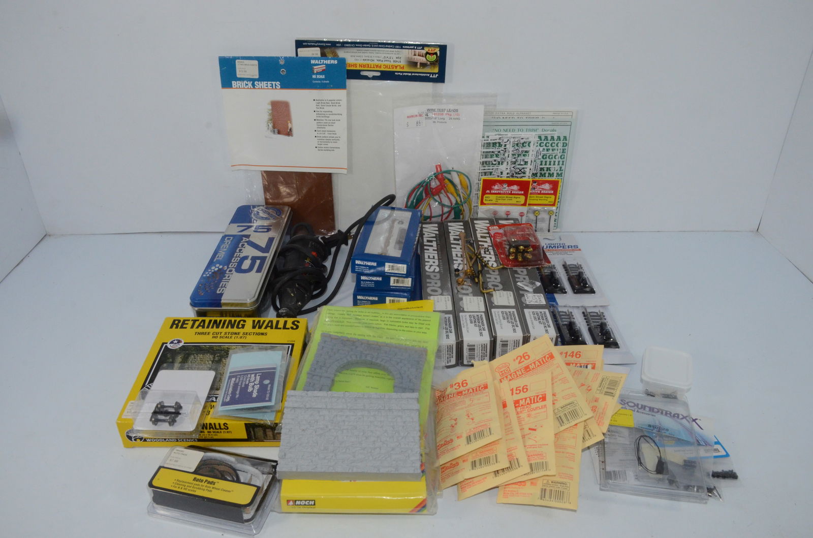 HO Scale Scenery, Tool, and Lighting Lot (1 of 6)