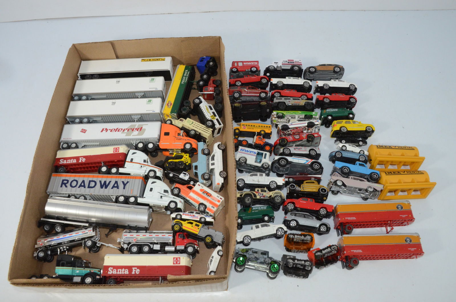 Over 60 HO Scale Trucks, Trailers, Passenger Vehicles, and Containers (1 of 5)