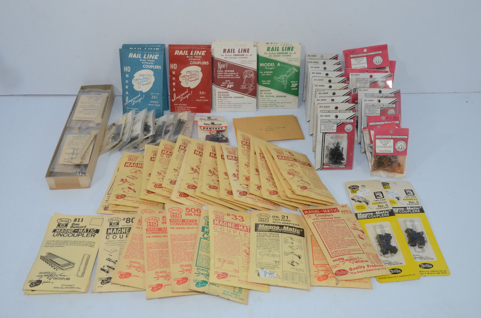 Large Lot of HO Scale Couplers (1 of 5)