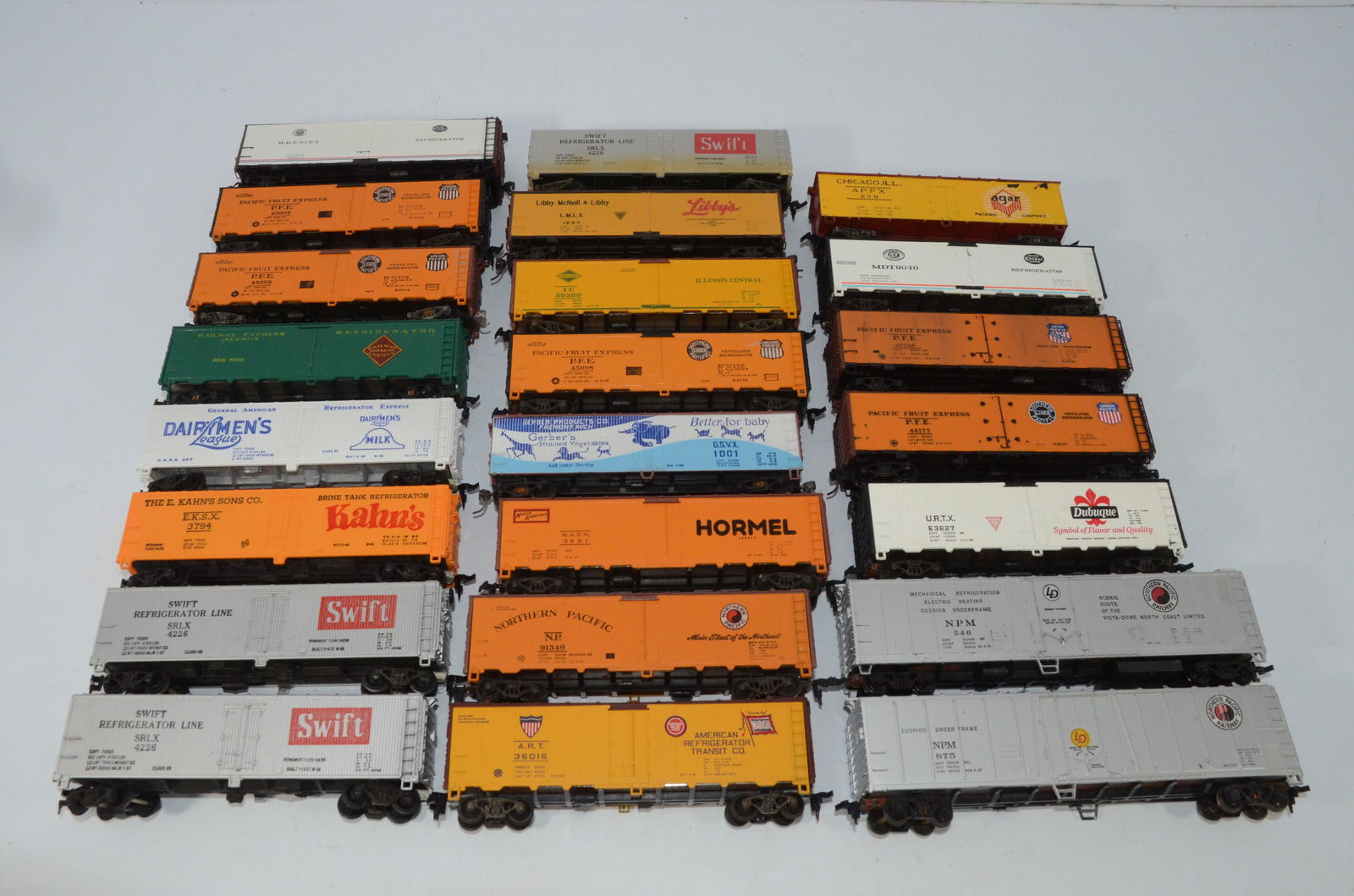 23 40 Foot and 50 foot Refrigerator Cars-HO Scale (1 of 5)