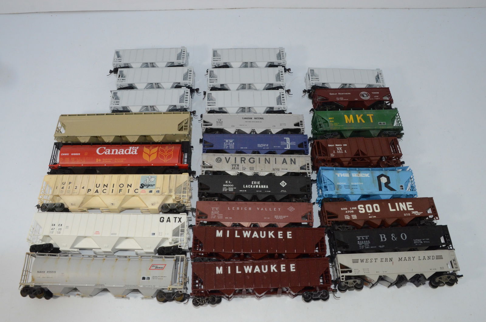 26 Hopper Cars-HO Scale (1 of 5)