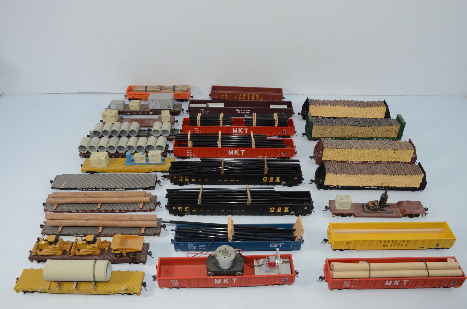 26 Mixed Flat Cars and Gondolas with Loads-HO Scale (1 of 5)