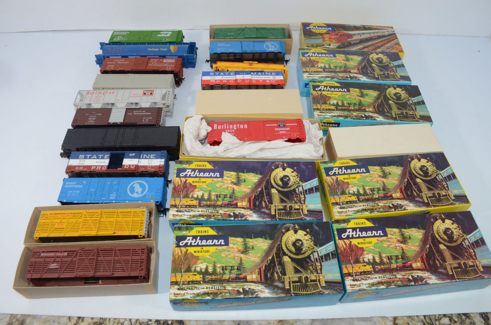 60 HO Scale Freight Car Shells-Athearn Blue Box, Roundhouse, and Others (1 of 4)