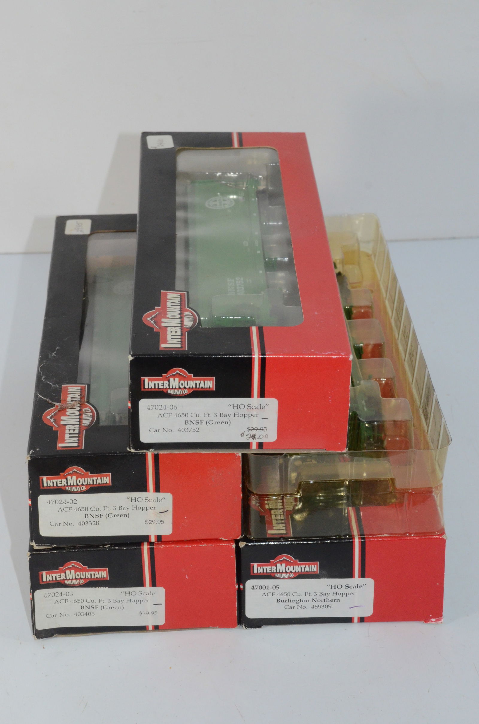 BN/BNSF ACF 4650 Cu Ft 3 Bay Hopper 5 Car Set-Intermountain Railway-HO Scale (1 of 4)