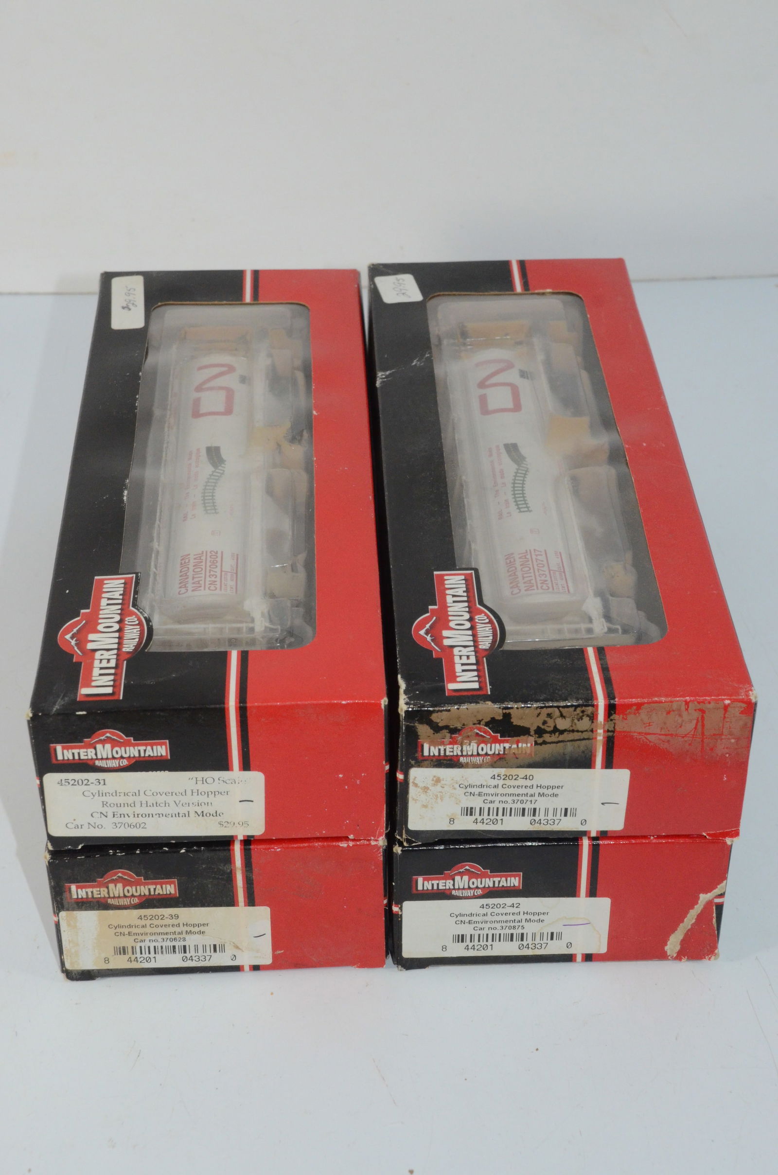 Canadian National RR 4 Car Cylindrical Covered Hopper Set-Intermountain-HO Scale (1 of 4)