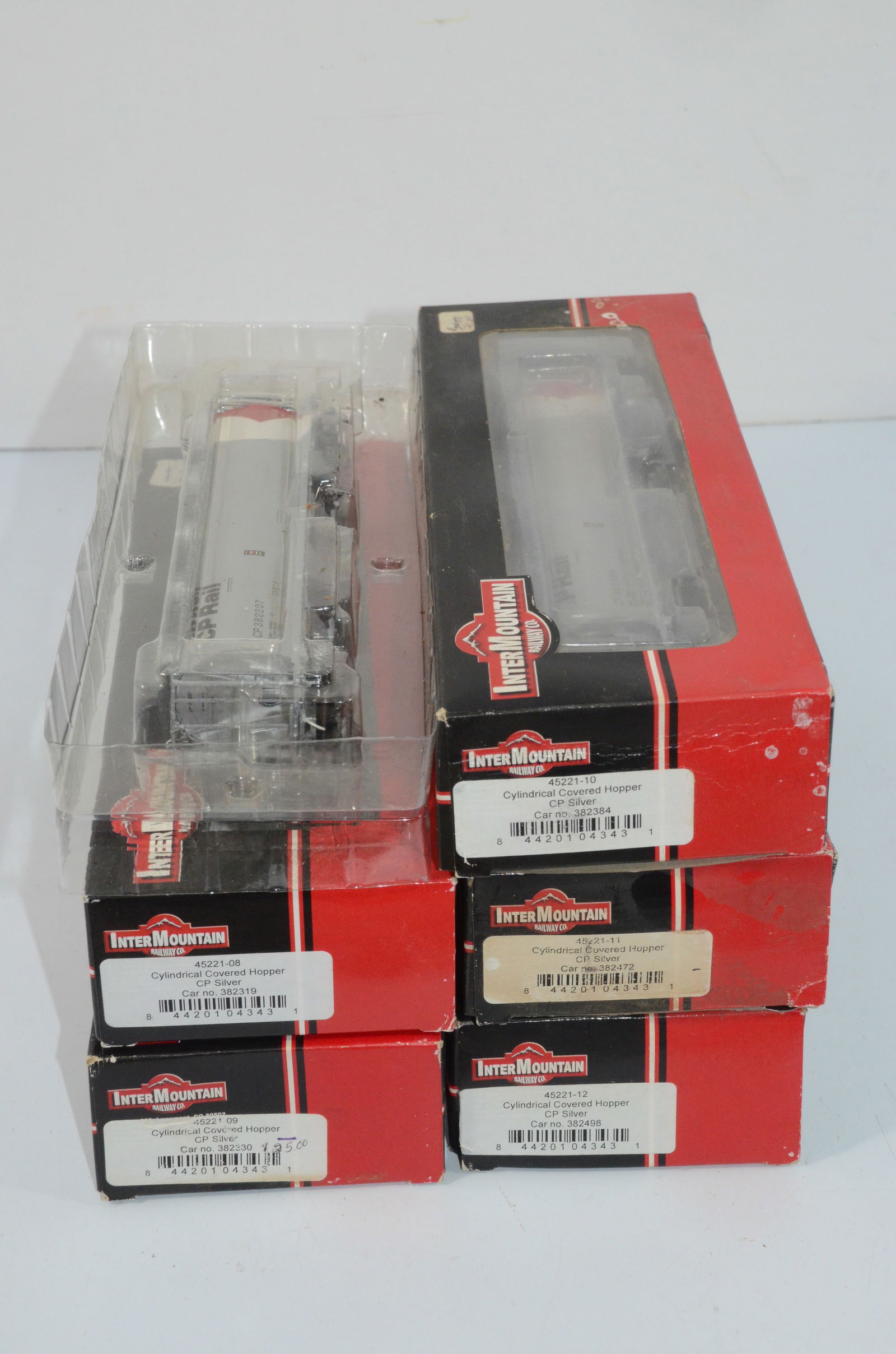 CP Rail 6 Car Cylindrical Covered Hopper Set-Intermountain Railway-HO Scale (1 of 4)