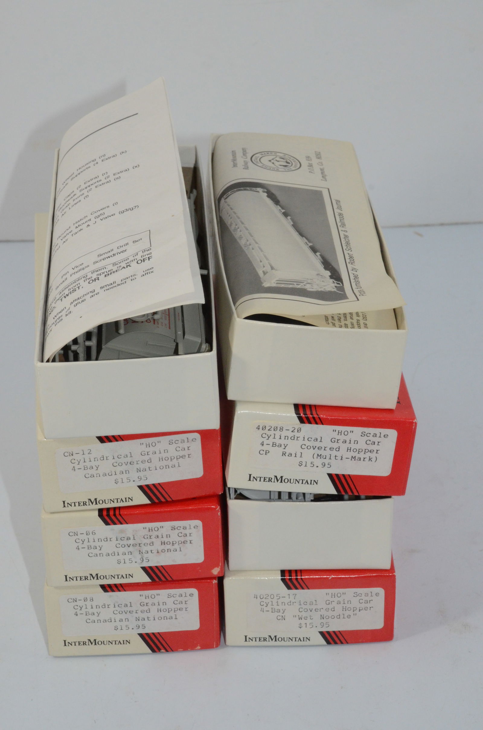 CP Rail/CN Cylindrical 4 Bay Hopper 8 Car Kit Set-Intermountain-HO Scale (1 of 2)