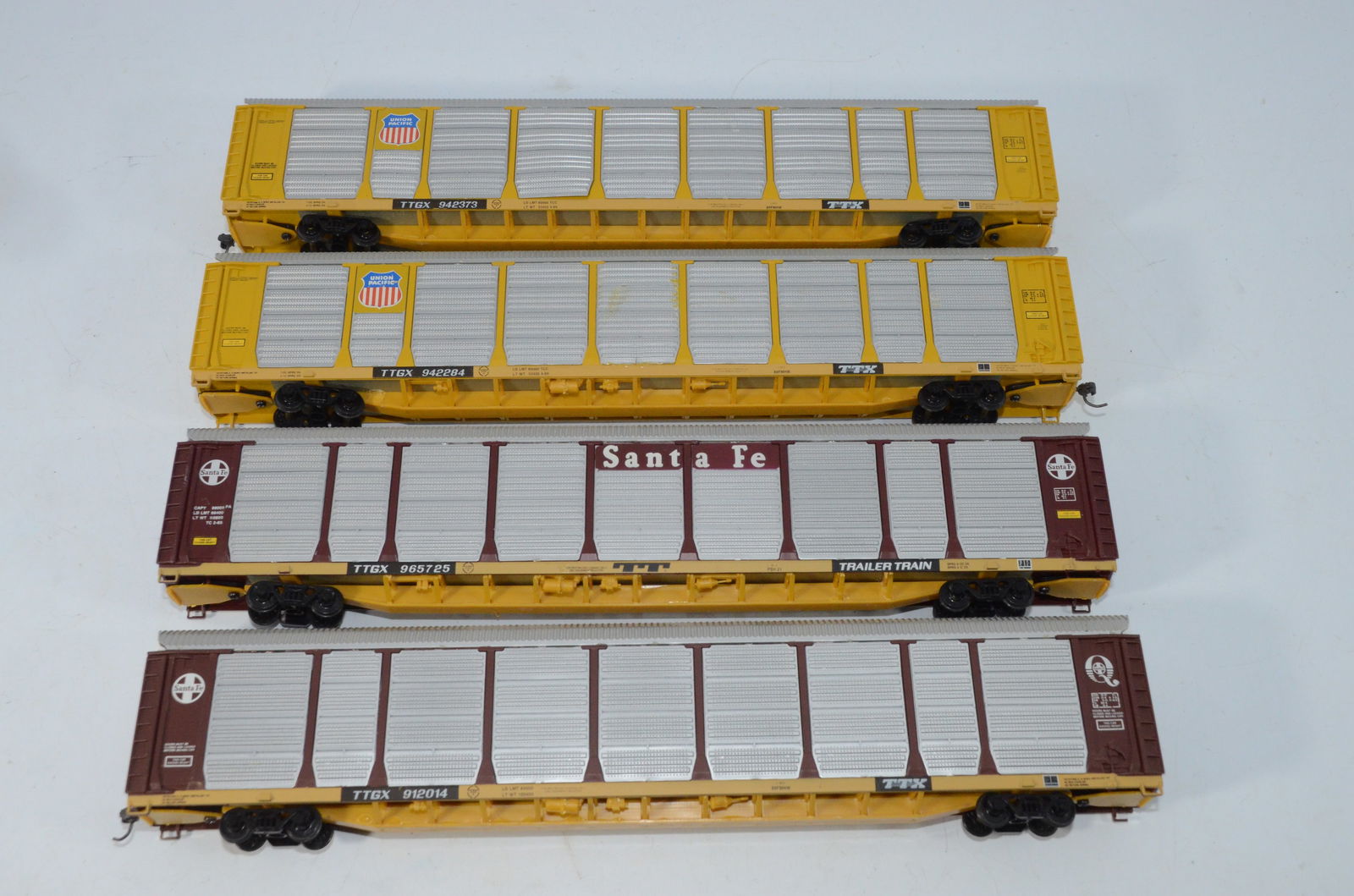 Four Modern Tri Level 86 Foot Auto Racks-HO Scale (1 of 1)