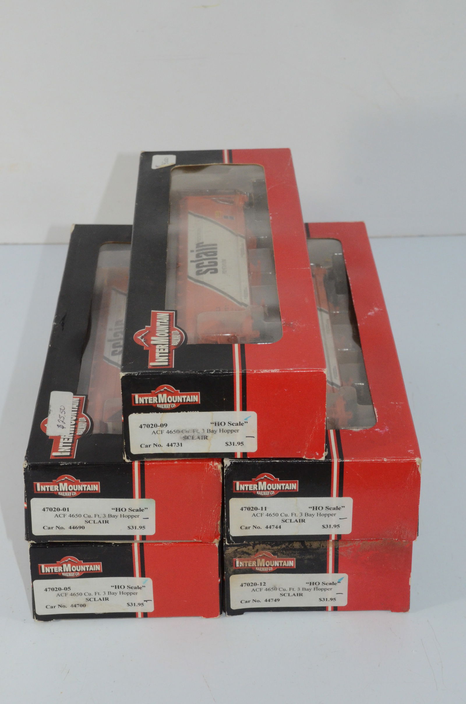 SCLAIR ACF 4650 Cu Ft 3 Bay Hopper 5 Car Set-Intermountain Railway-HO Scale (1 of 4)