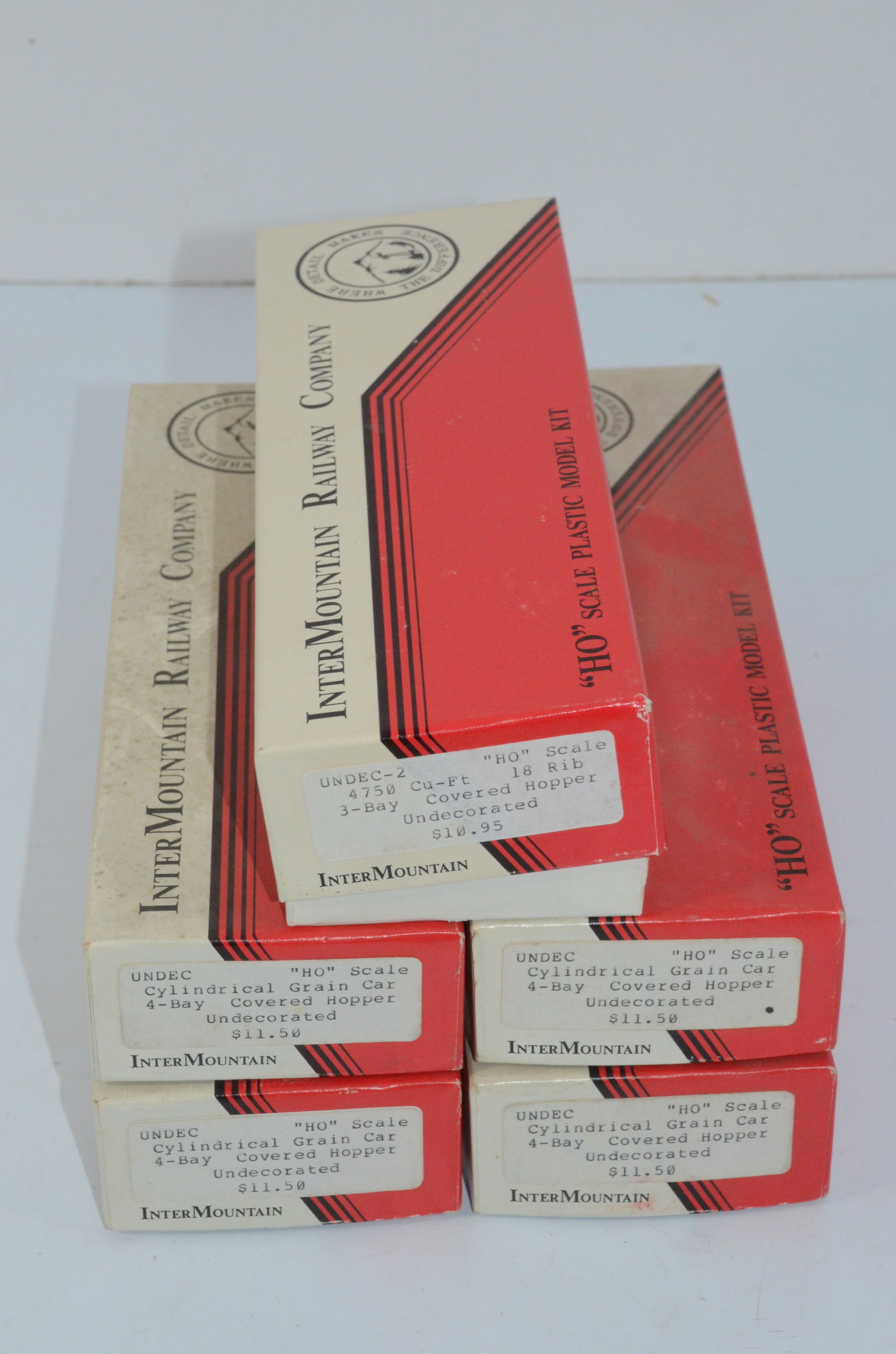 Undecorated Cylindrical 4 Bay Hopper 5 Car Kit Set-Intermountain Railway-HO Scale (1 of 2)