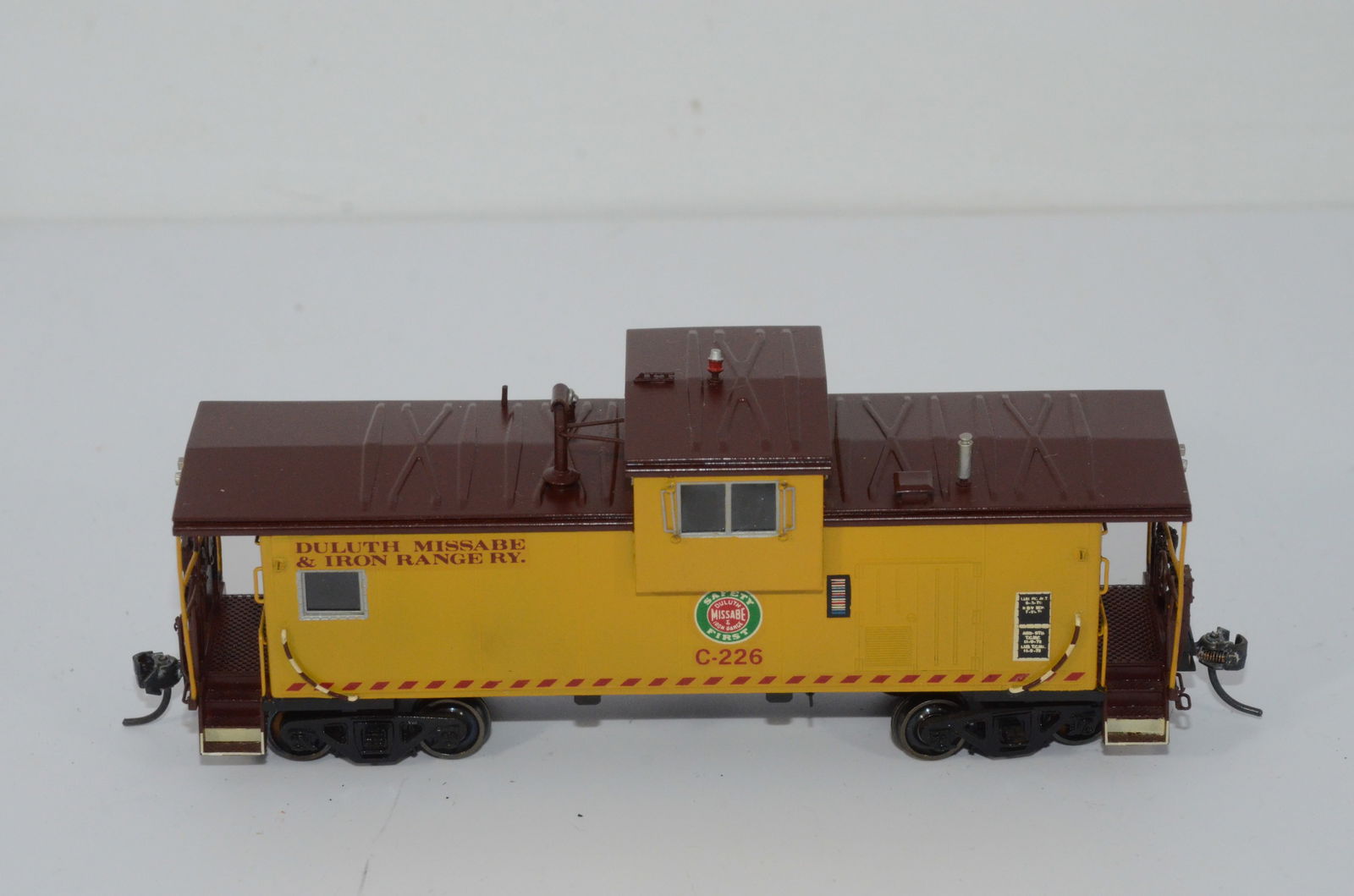 Duluth Missabe and Iron Range RR International Wide Vision Caboose-HO Scale (1 of 7)