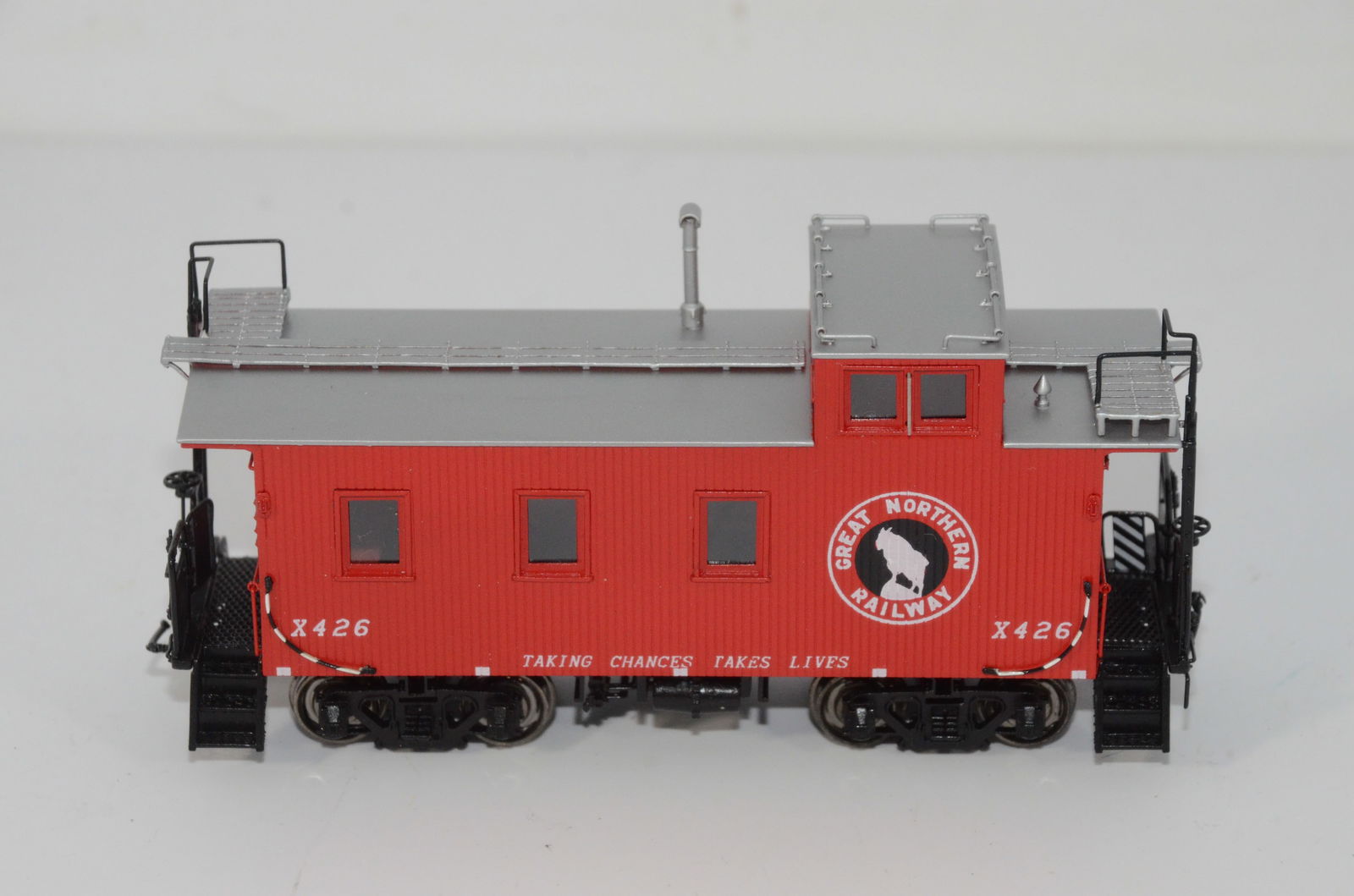 Great Northern RR 25 Foot Wood Caboose-Challenger Brass Imports-HO Scale (1 of 7)