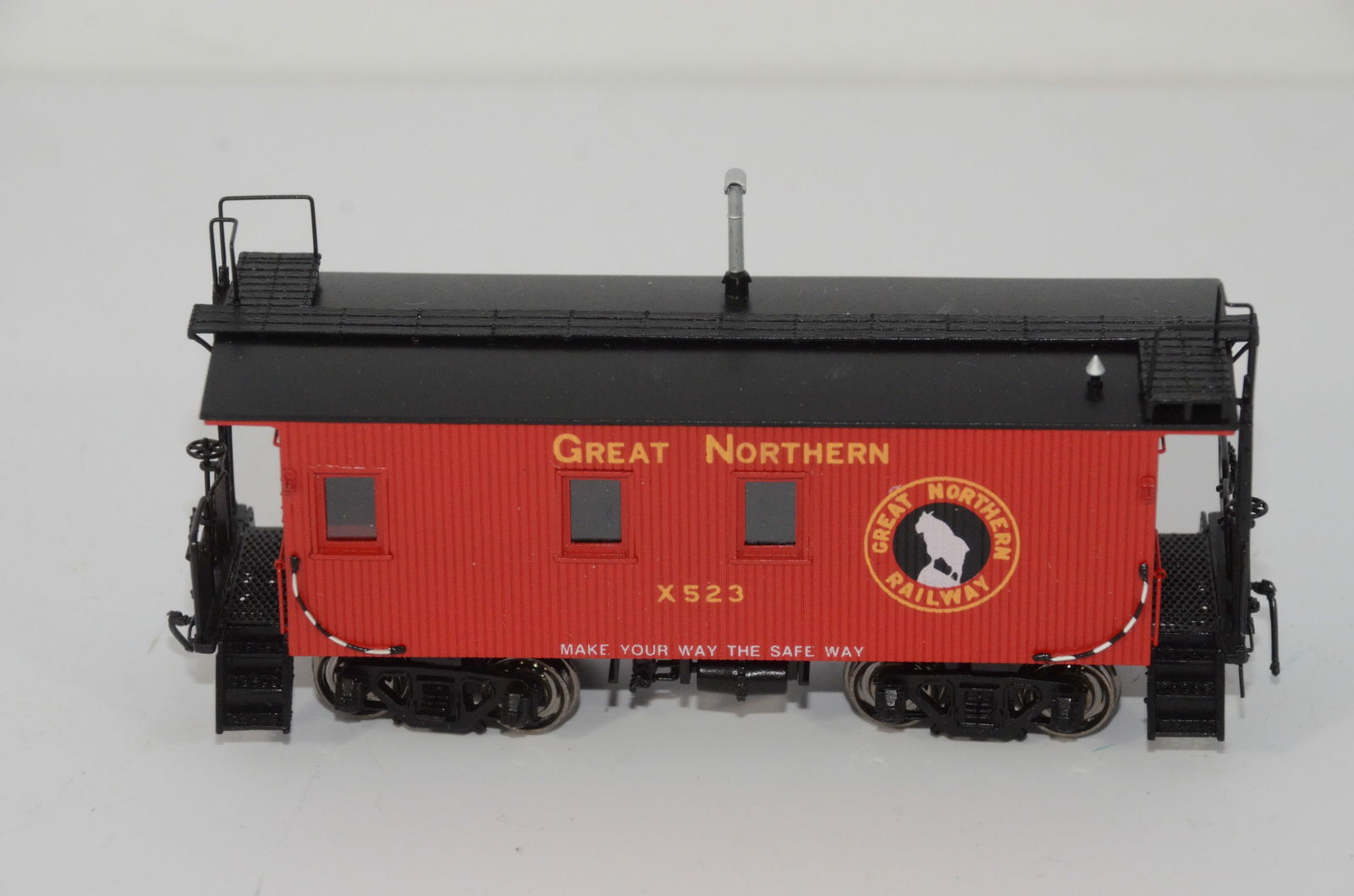 Great Northern RR 25 Foot Wood Caboose-Challenger Brass Imports-HO Scale (1 of 7)