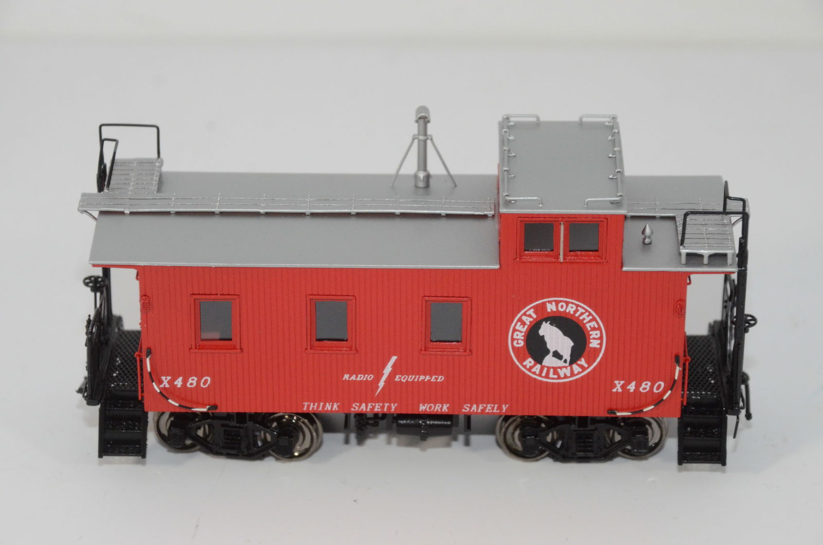 Great Northern RR 25 Foot Wood Caboose-Challenger Brass Imports-HO Scale (1 of 7)