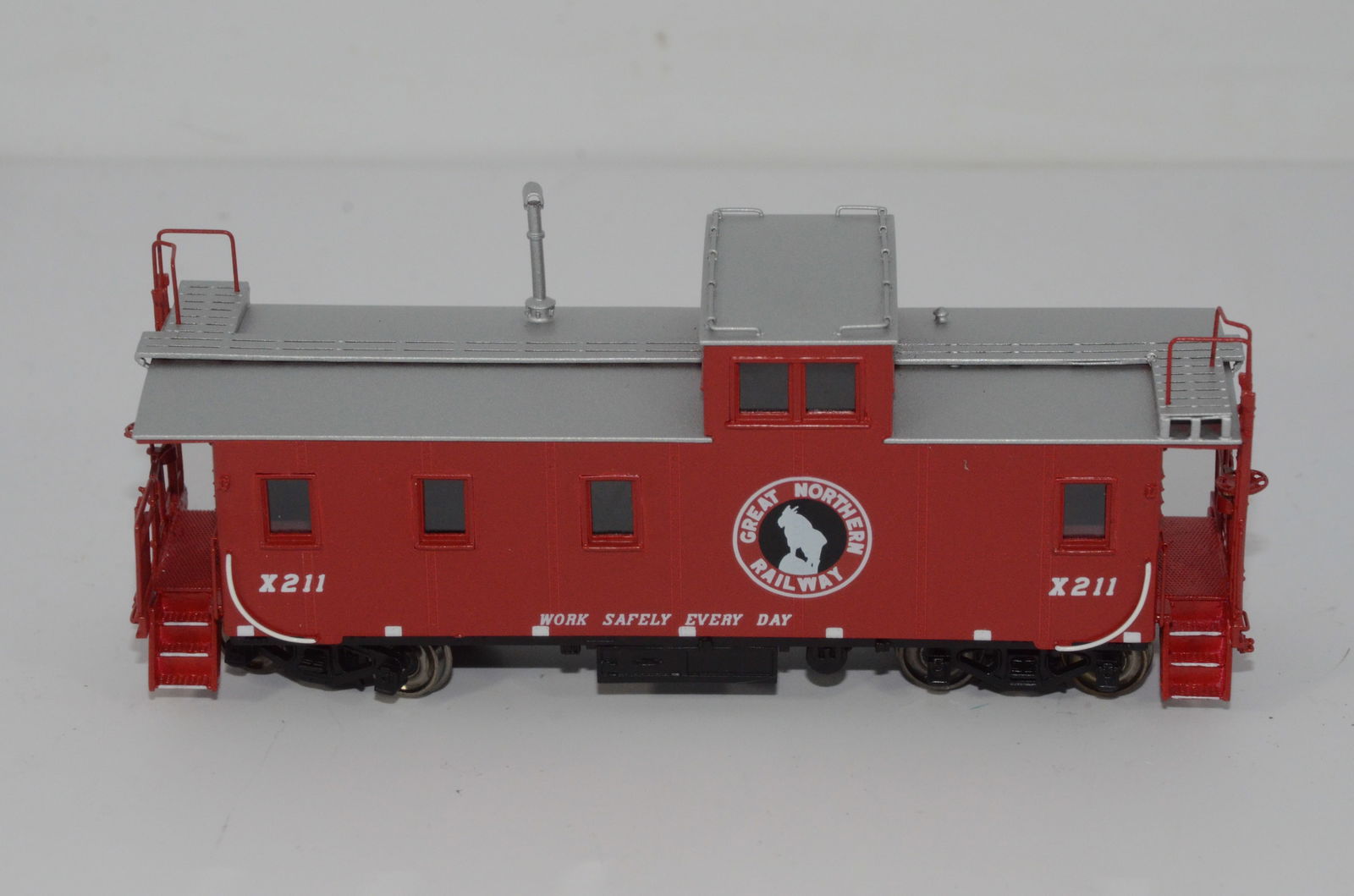 Great Northern RR 30 Foot Plywood Caboose-Overland Brass Models-HO Scale (1 of 7)
