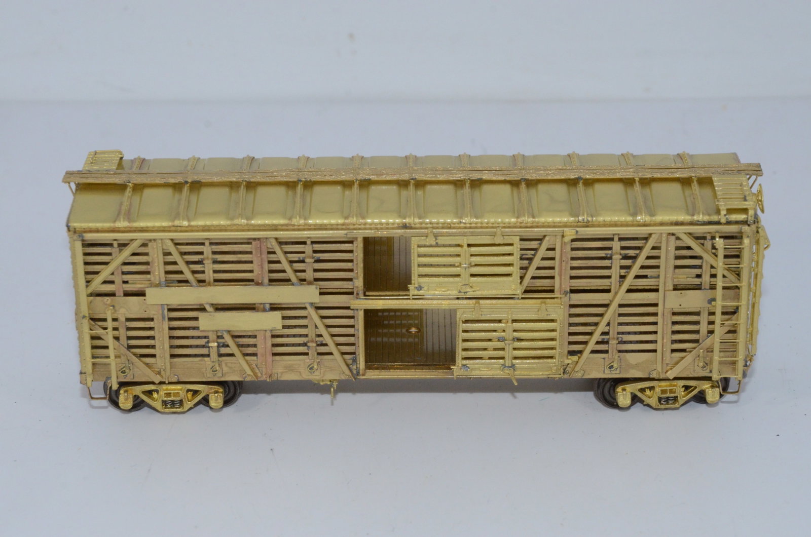 Great Northern RR 40 Foot Stock Car-Overland Brass Models-HO Scale: This is a Great Northern Railroad 40 foot stock car in HO scale. Modeled after cars #5400-54124. Manufactured in China by Cheyenne Industries and distributed by Overland Brass Models. New in the origi
