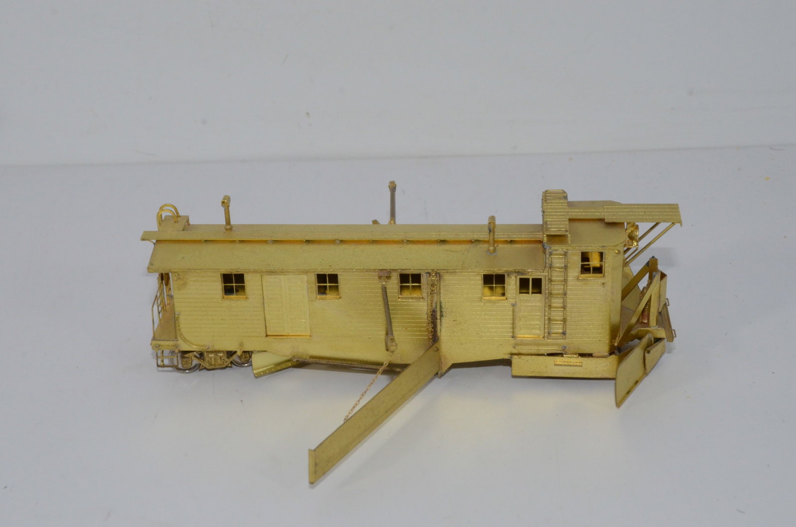 Great Northern RR Snow Dozer-Overland Brass Models-HO Scale: This is a Great Northern Railroad brass Snow Dozer in HO scale. Front and side plows extend and retract easily. New, but not in the original box. Made by Ajin Precision in Korea and distributed by Ove