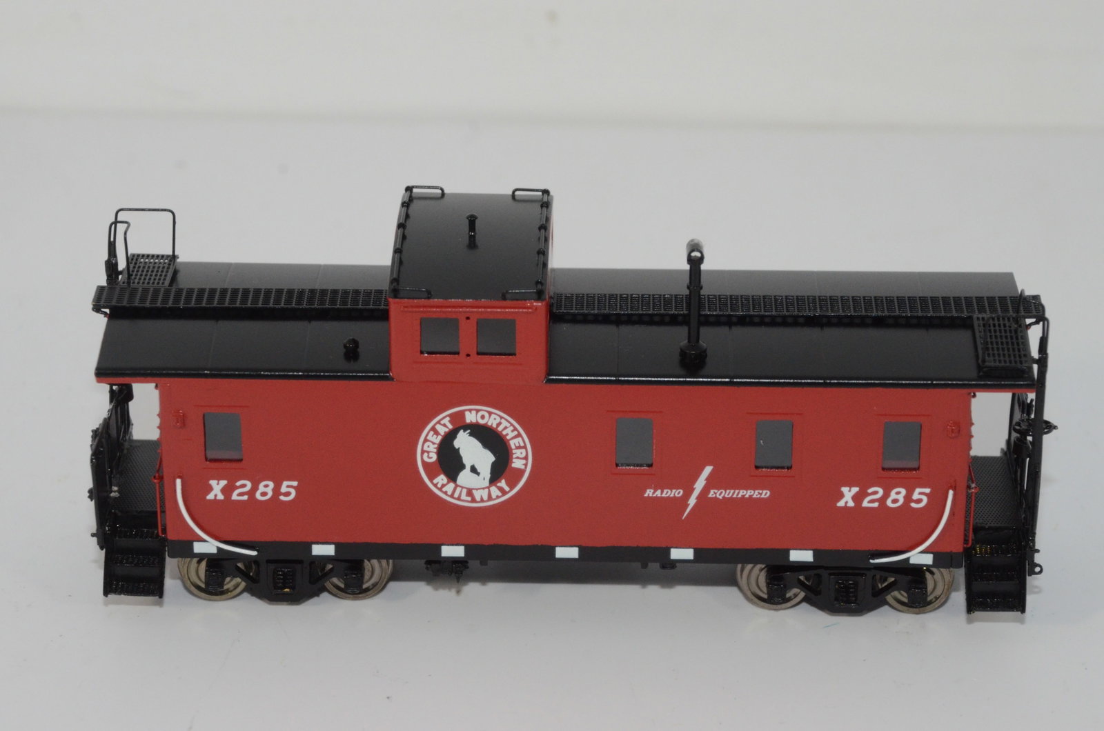 Great Northern RR Steel 1945 era Caboose-Overland Brass Models-HO Scale: This is a Great Northern Railroad brass steel 1945 era plywood caboose #X285 in HO scale. Made by Ajin Precision in Korea and distributed by Overland Brass Models. New in the original box.