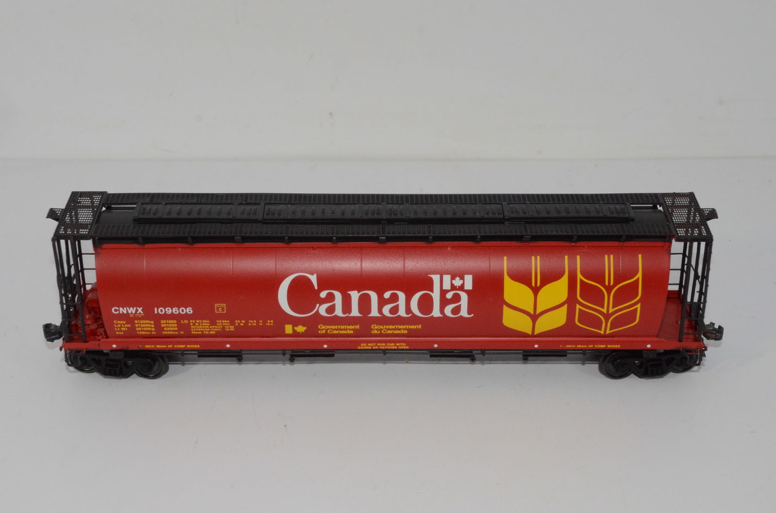 Hawker-Siddeley Covered Canada Grain Hopper-Overland Brass Models-HO Scale (1 of 7)