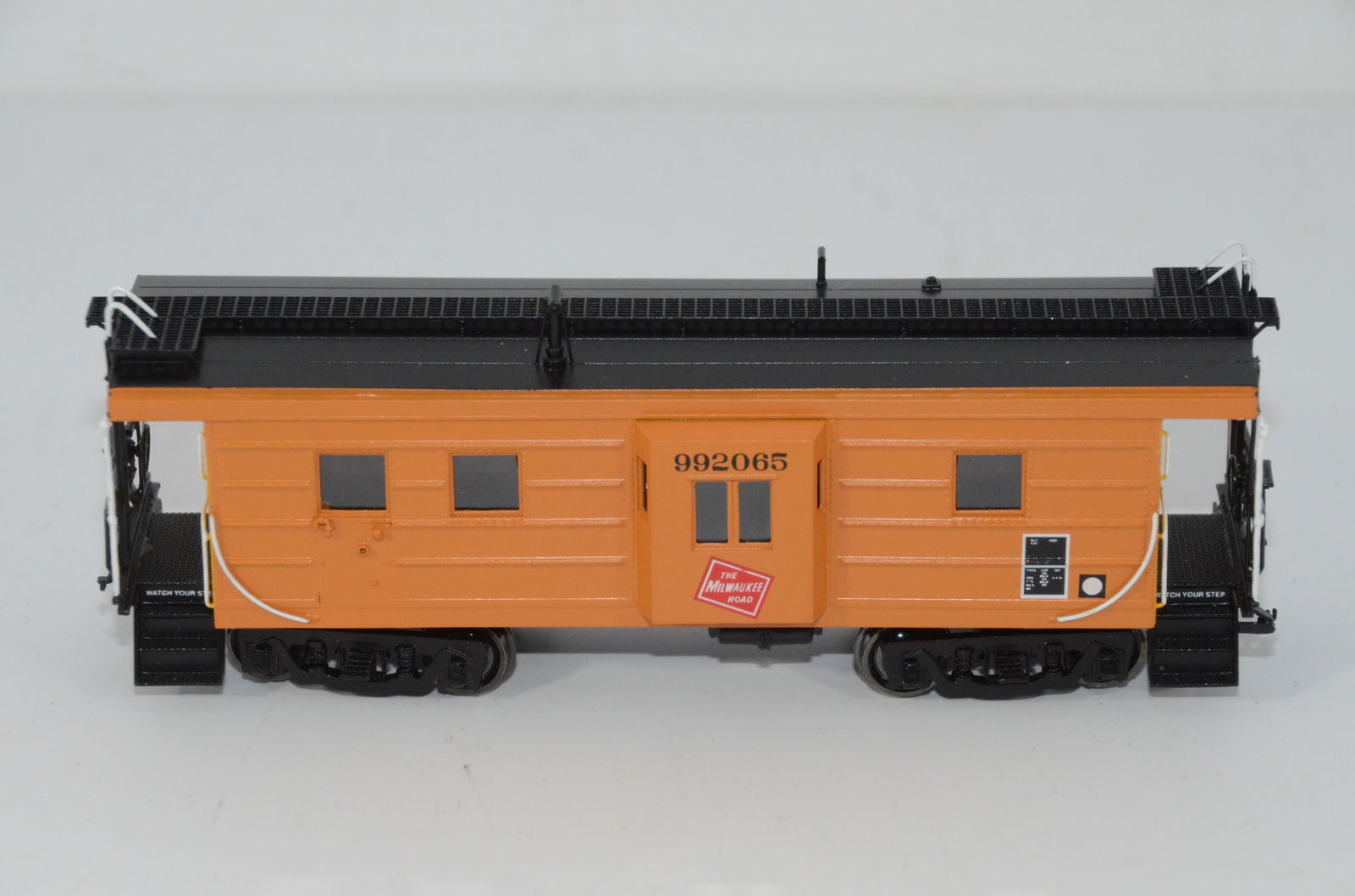 Milwaukee Road RR Bay Window Rib Side Caboose-Overland Brass-HO Scale (1 of 5)