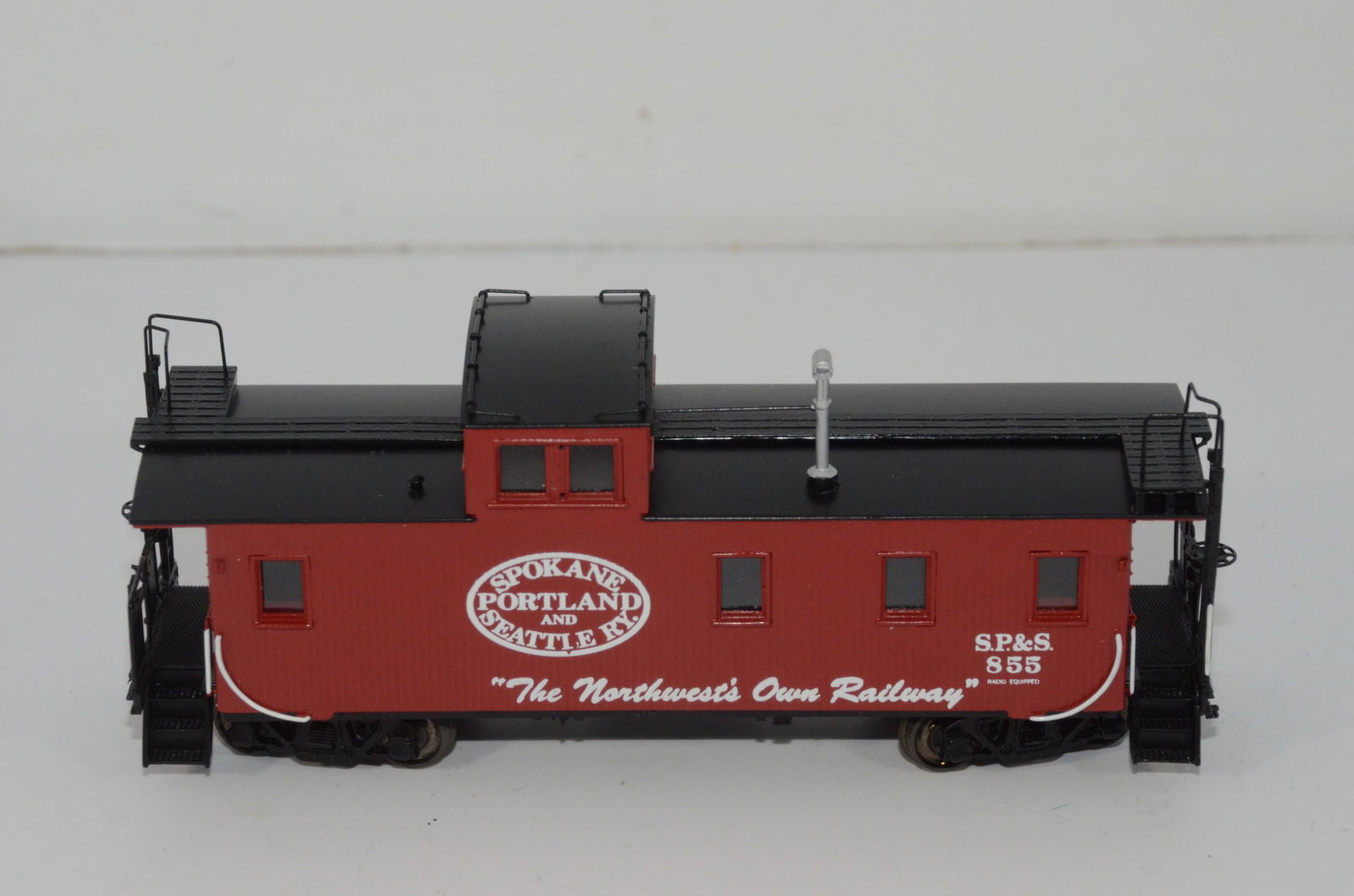 Spokane Portland and Seattle RR 30 Foot Wood Caboose-Overland Brass-HO Scale (1 of 7)