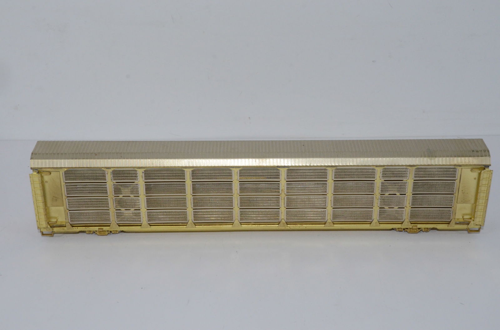 Tri-Level Auto Rack with Closed Sides and Roof-Overland Brass Models-HO Scale (1 of 7)