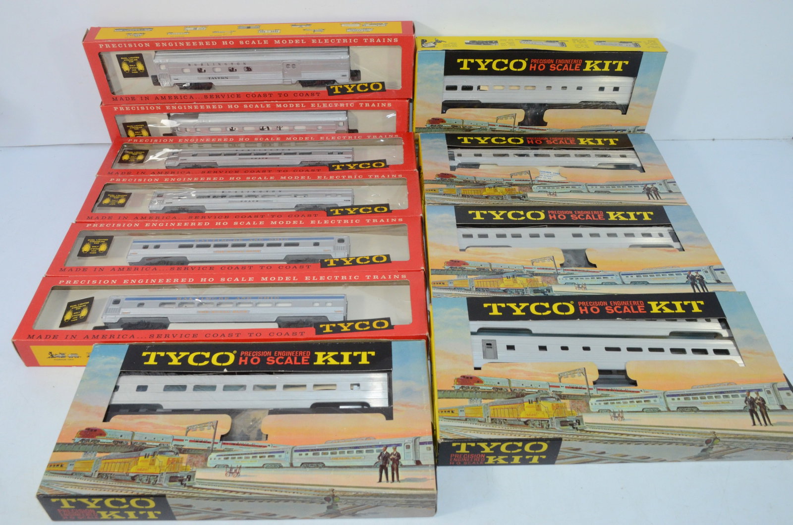 12 Tyco Passenger Cars-New in Box and New Kits-HO Scale: This is a lot if 12 Tyco passenger cars. All are HO scale. They are all new in their original boxes. Six are complete cars that are lighted, and represent the Baltimore and Ohio Railroad and the Chica