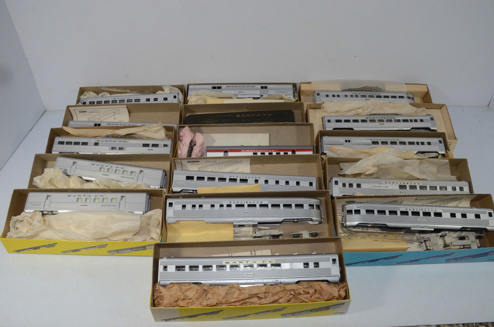 16 Athearn Blue and Yellow Box Passenger Car Kits-ATSF/CBQ-HO Scale (1 of 6)