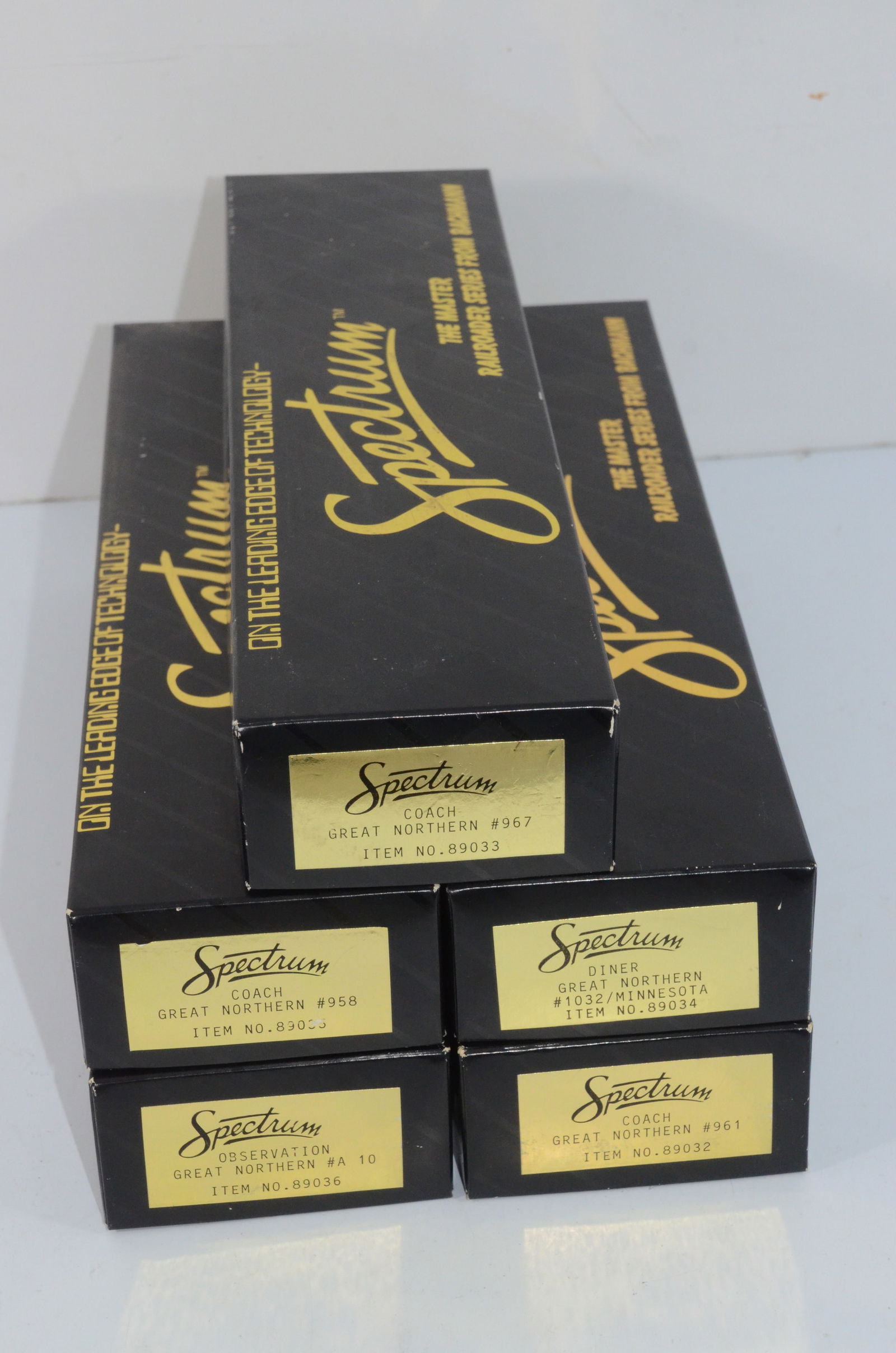 Great Northern RR Empire Builder 5 Car Passenger Set-Bachmann Spectrum-HO Scale (1 of 5)