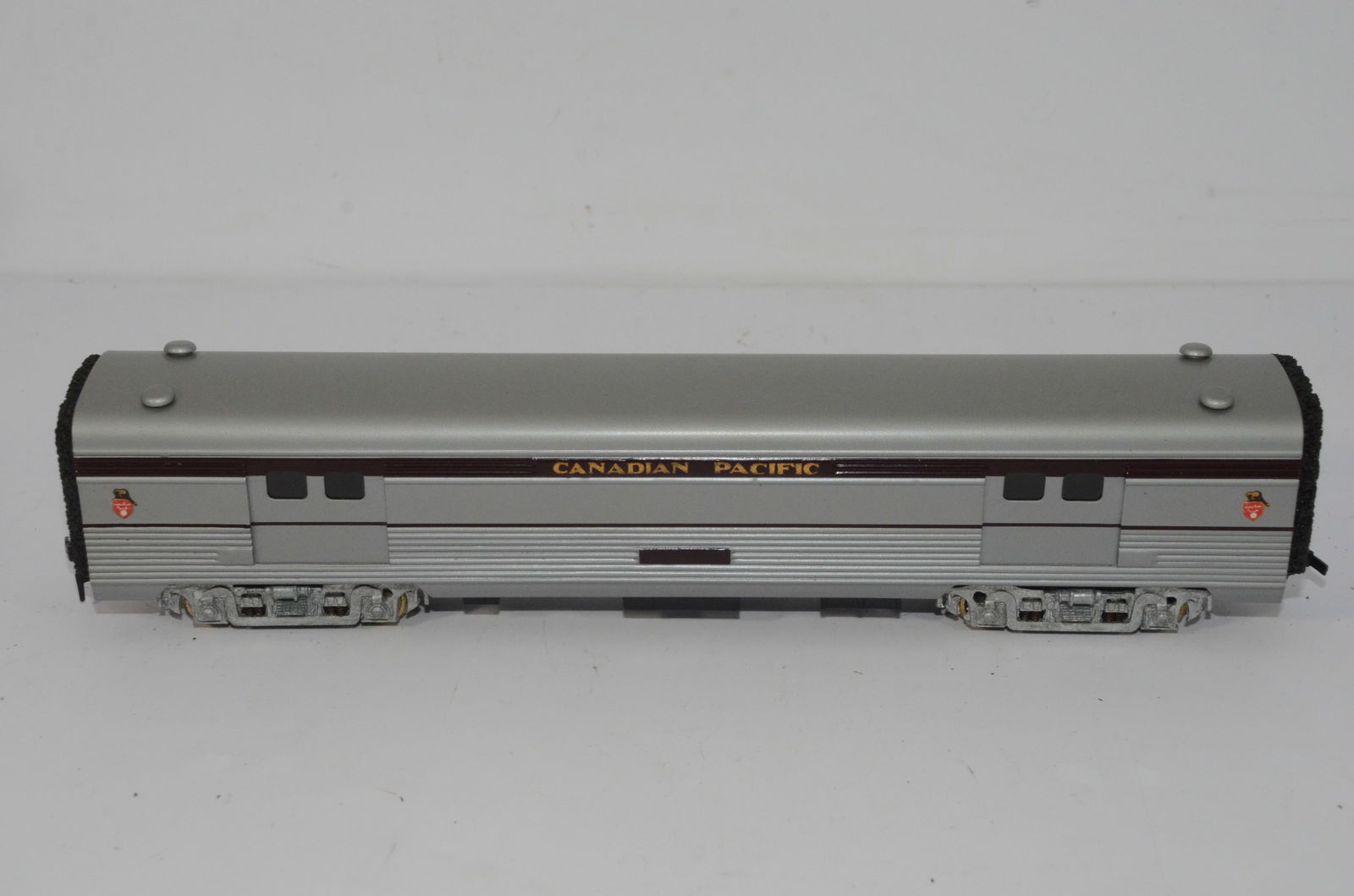 Canadian Pacific RR Baggage Car-Tenshodo-HO Scale (1 of 7)