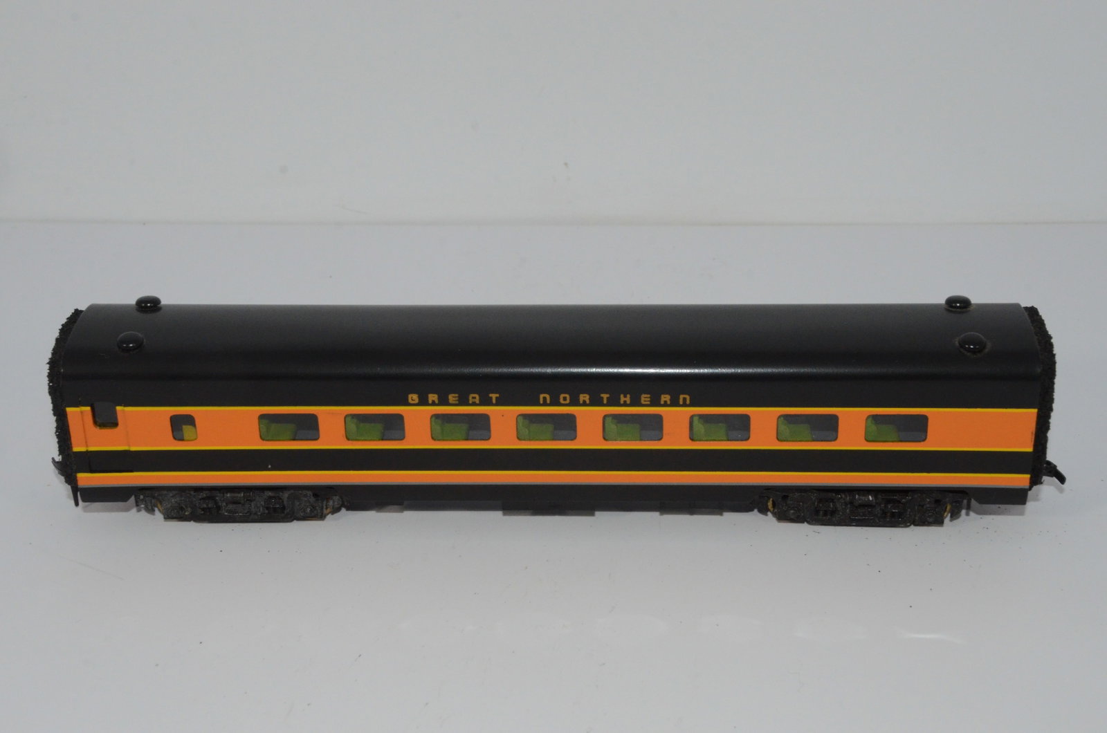 Great Northern RR Coach Car-Tenshodo-HO Scale: This is a Great Northern Railroad brass coach car in HO scale. Complete with interior details! Made in Japan by Tenshodo Brass Models. New in the original box.