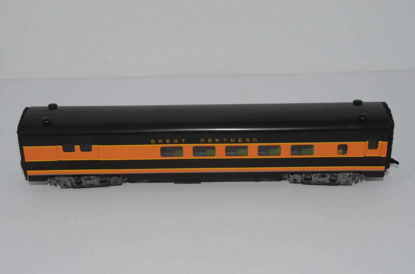 Great Northern RR Combination Baggage/Coach Car-Tenshodo-HO Scale (1 of 7)