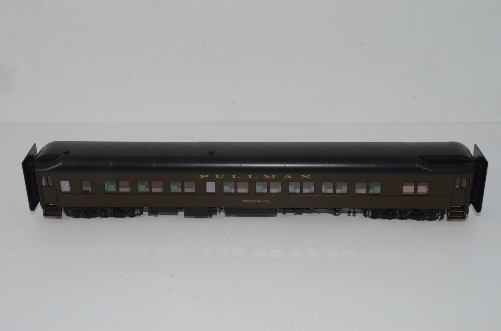 Great Northern RR Heavyweight 10-1-2 Sleeping Car-Challenger Brass-HO Scale (1 of 5)