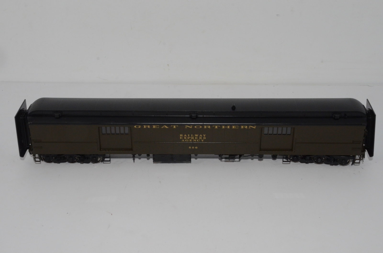 Great Northern RR Heavyweight Baggage Car-Challenger Brass Imports-HO Scale: This is a Great Northern Railroad brass heavyweight baggage car #406 in HO scale. Manufactured in Korea and distributed by Challenger Brass Imports. New in the original box.