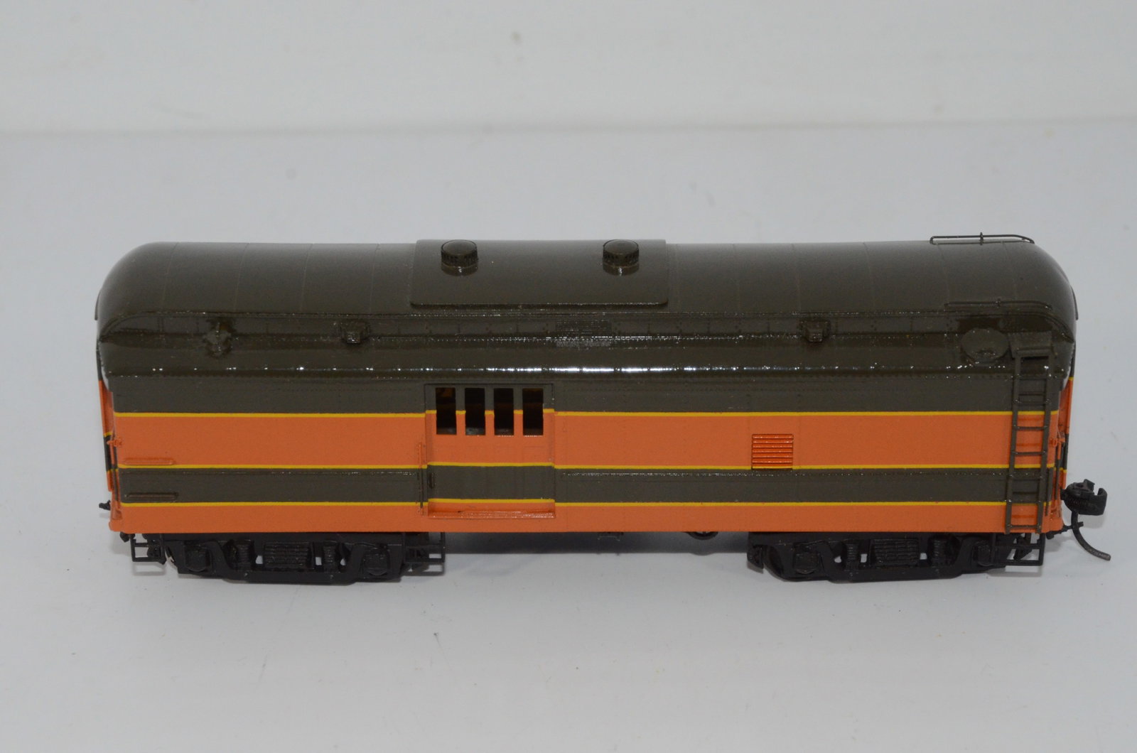 Great Northern RR Short 40 Foot Baggage Car-Overland Brass Models-HO Scale: This is a Great Northern Railroad short 40 foot baggage car in HO scale. Only needs to be decalled to be complete. Manufactured by Ajin Precision in Korea and distributed by Overland Brass Models. New