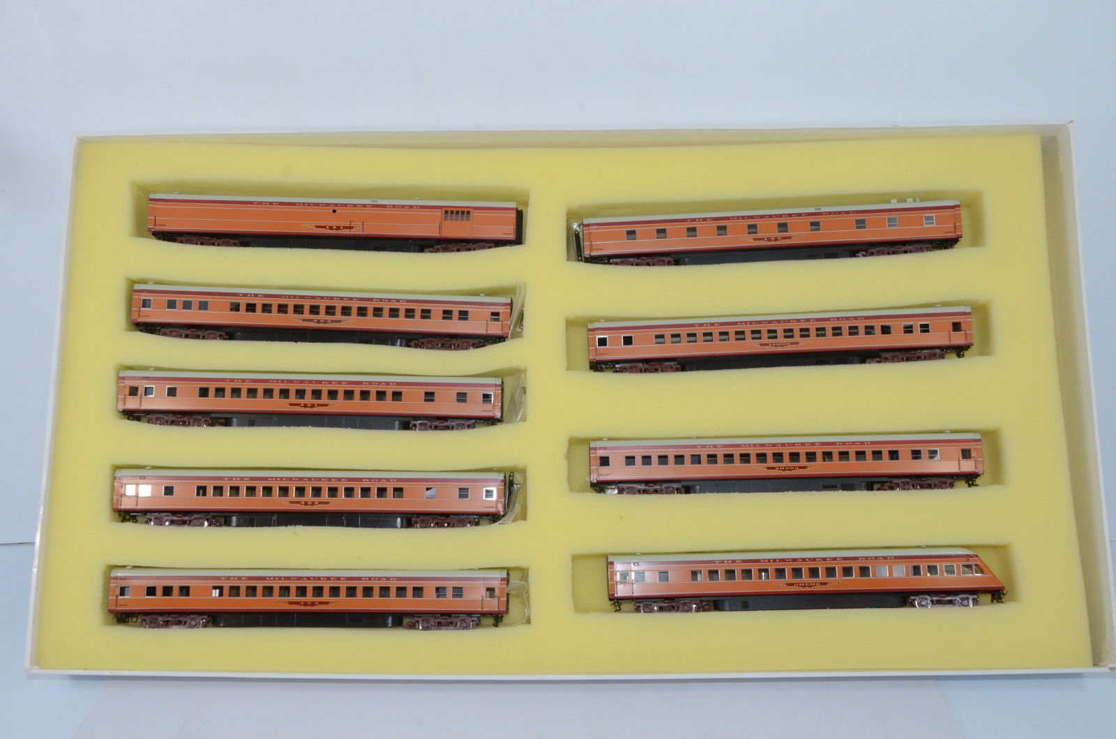 Milwaukee Road RR 1936 Hiawatha 9 Car Passenger Set-Precision Scale-HO Scale (1 of 20)