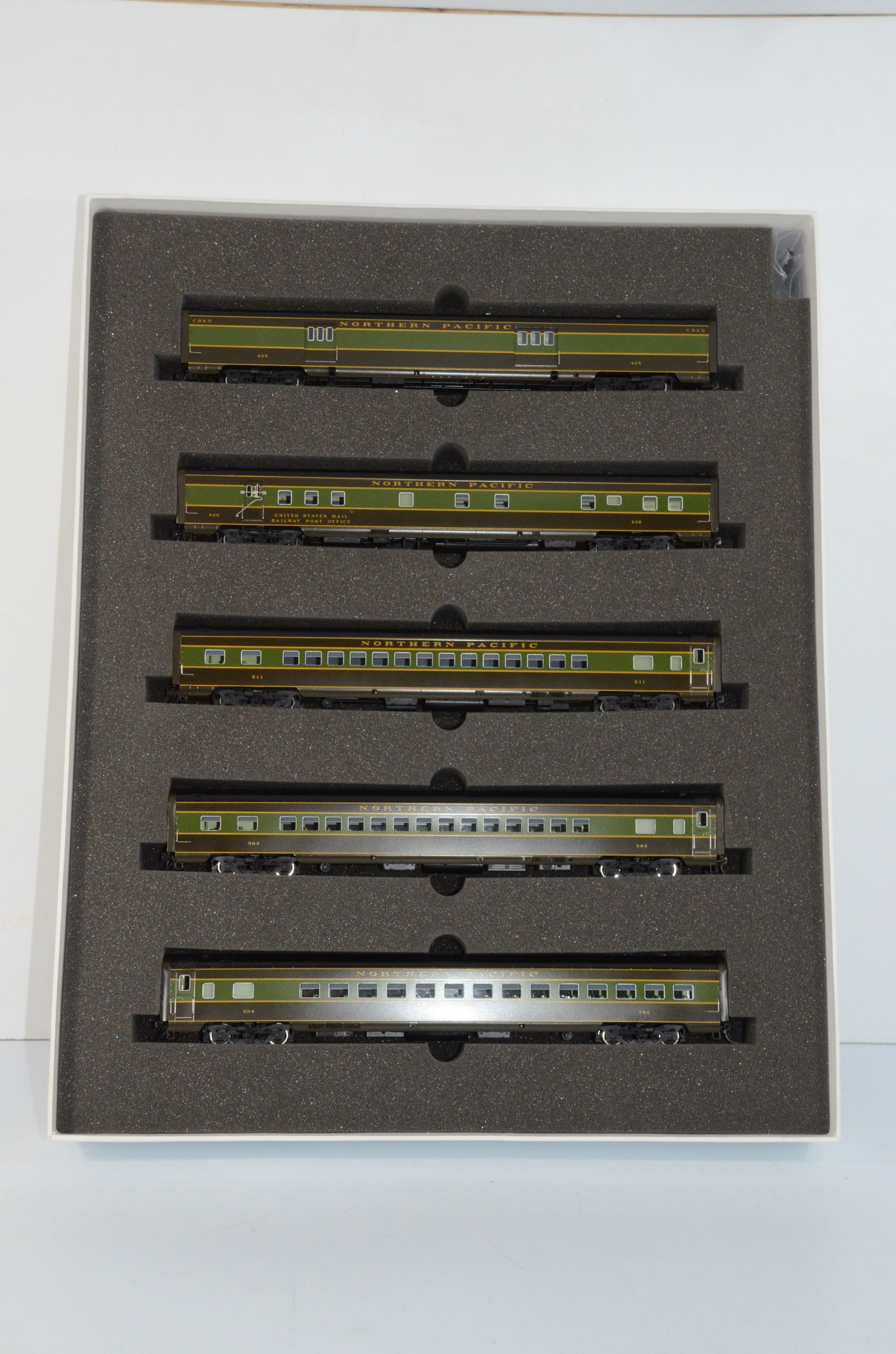 Northern Pacific RR 1948 North Coast Ltd 5 Car Psgr Set-Challenger Brass-HO Scale (1 of 16)