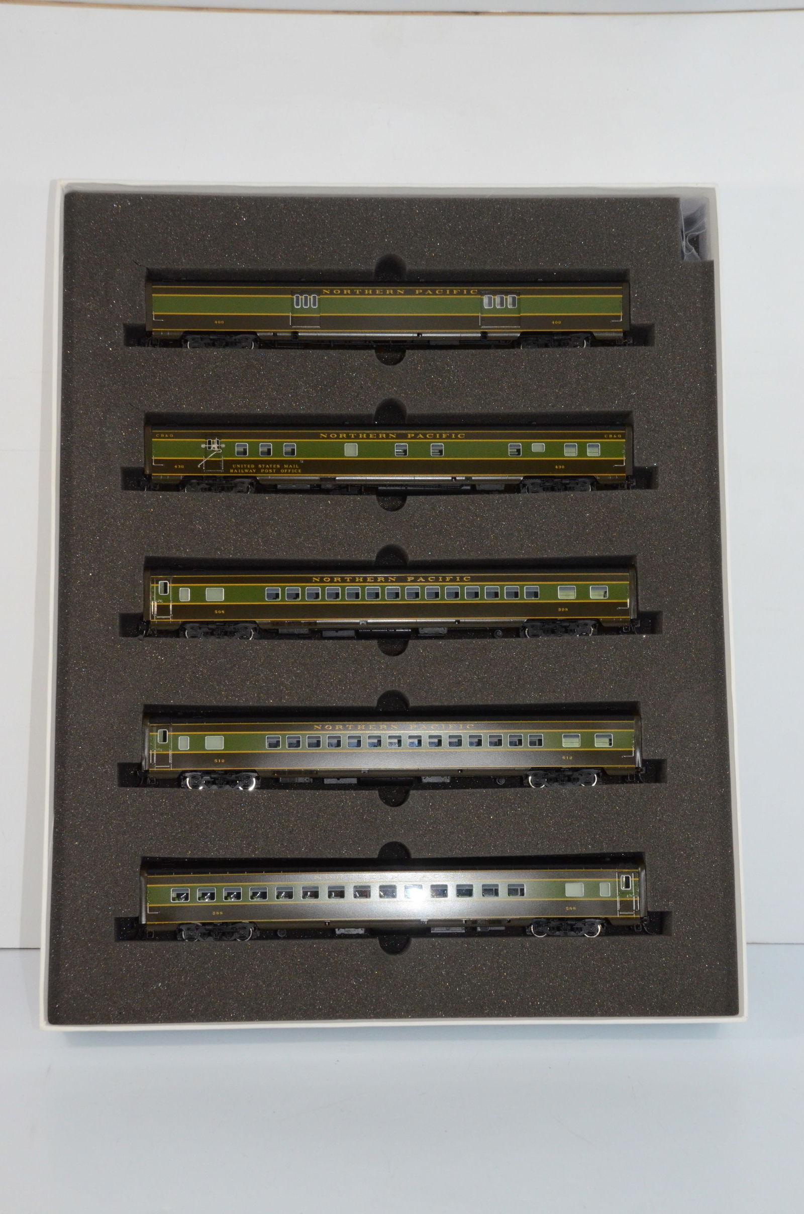 Northern Pacific RR 1948 North Coast Ltd 5 Car Psgr Set-Challenger Brass-HO Scale (1 of 17)