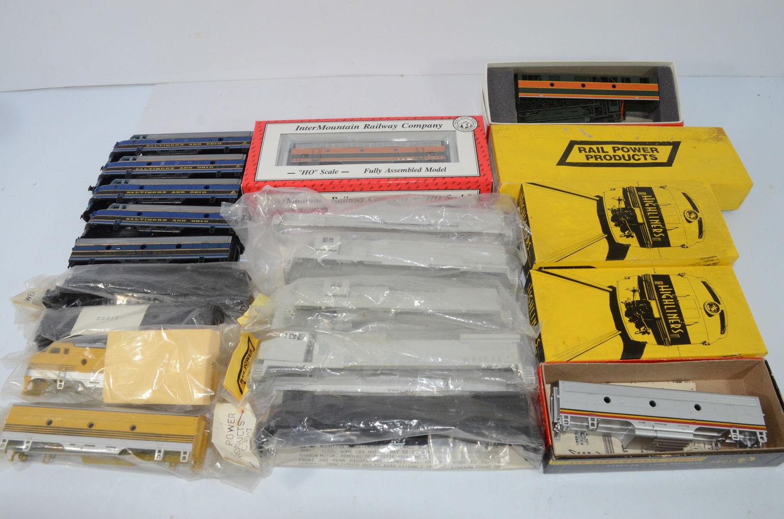 20 Mixed HO Scale Locomotive Shells (1 of 7)