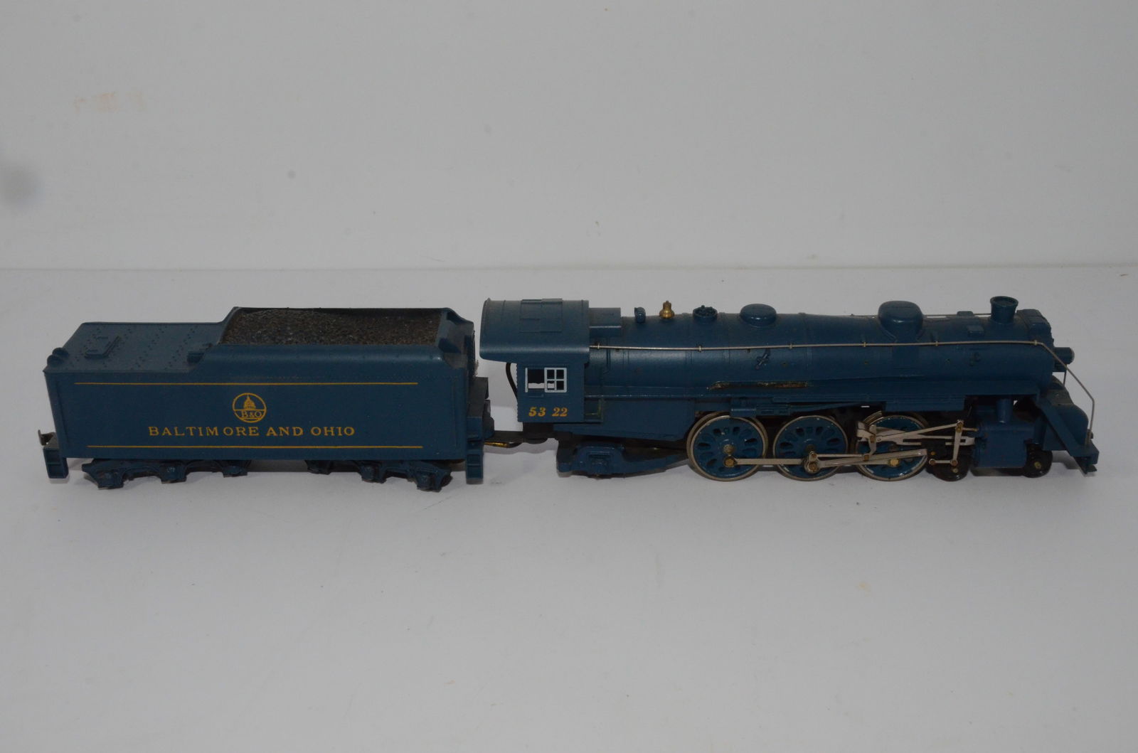 Baltimore and Ohio RR 4-6-2 Steam Locomotive-Tyco-HO Scale: This is a Baltimore and Ohio Railroad 4-6-2 Pacific steam locomotive #5322 in HO scale. Made by Tyco and in the original box, this locomotive has been tested and runs, however, we would recommend a se