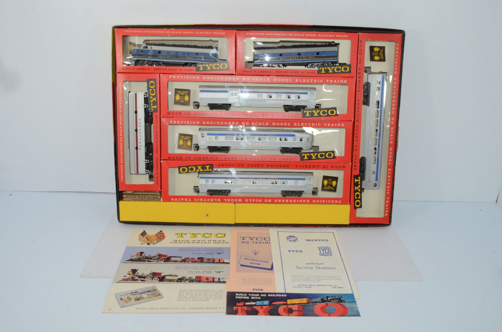 Baltimore and Ohio RR F9A/B Locomotive and Passenger Set-Tyco-HO Scale (1 of 9)