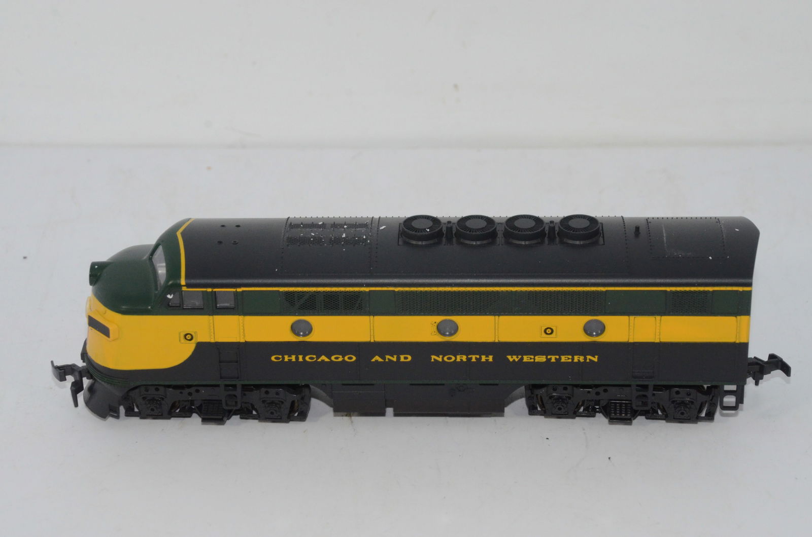 Chicago and Northwestern RR F3A Diesel Locomotive-Stewart Hobbies-HO Scale (1 of 7)