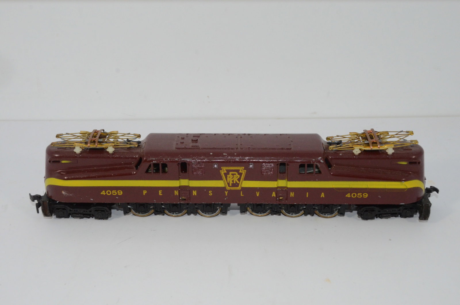 Pennsylvania RR GG1 Electric Locomotive-Penn Line-HO Scale: This is a Pennsylvania Railroad GG1 electric locomotive #4059 in HO scale. Made by Penn Line, it has been tested and runs well. Used, and does not come in its original box