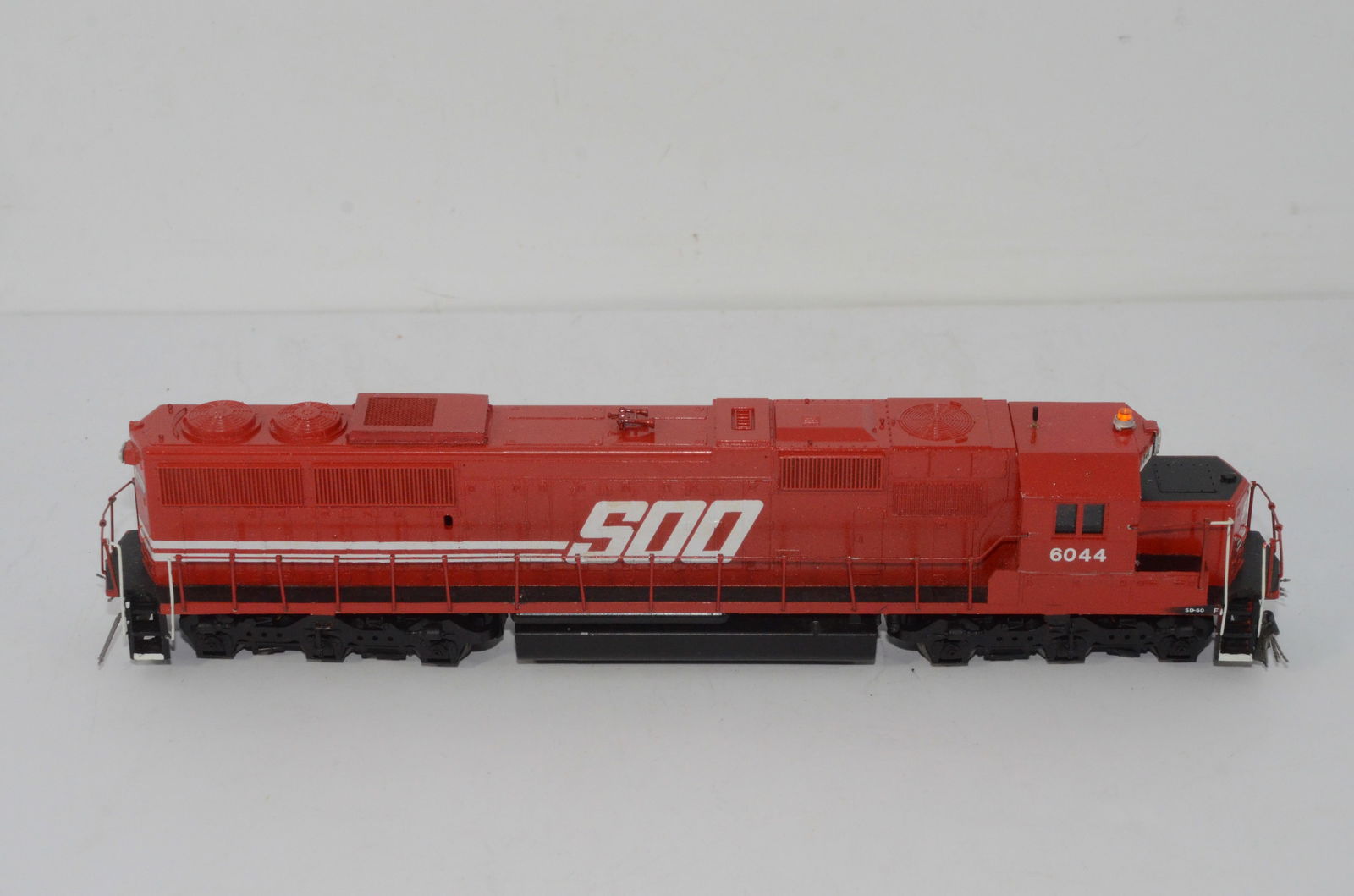 Soo Line RR SD60 Diesel Locomotive-Athearn-HO Scale (1 of 5)